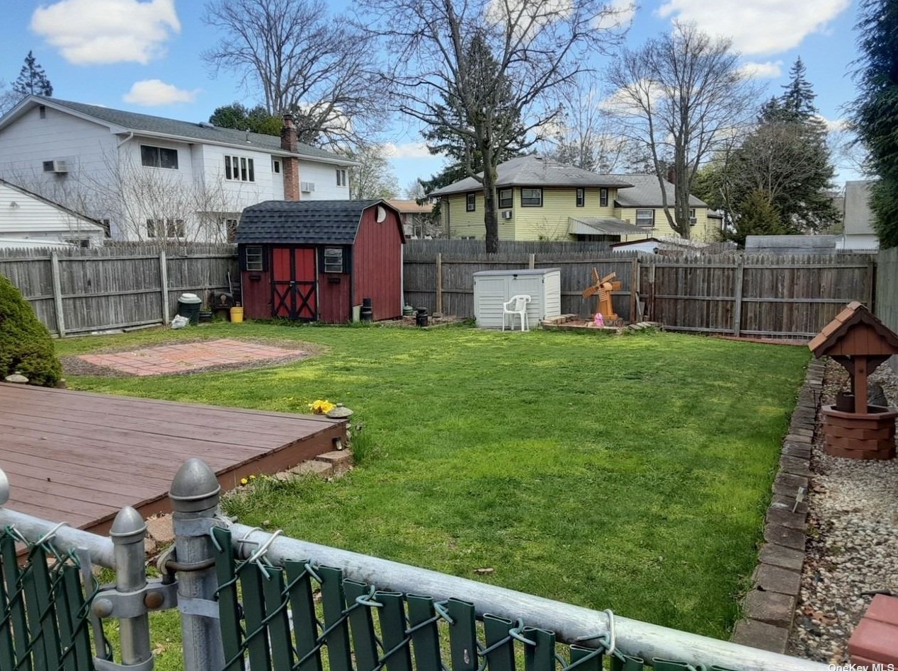 73 Carlls Path, Babylon, NY 11703