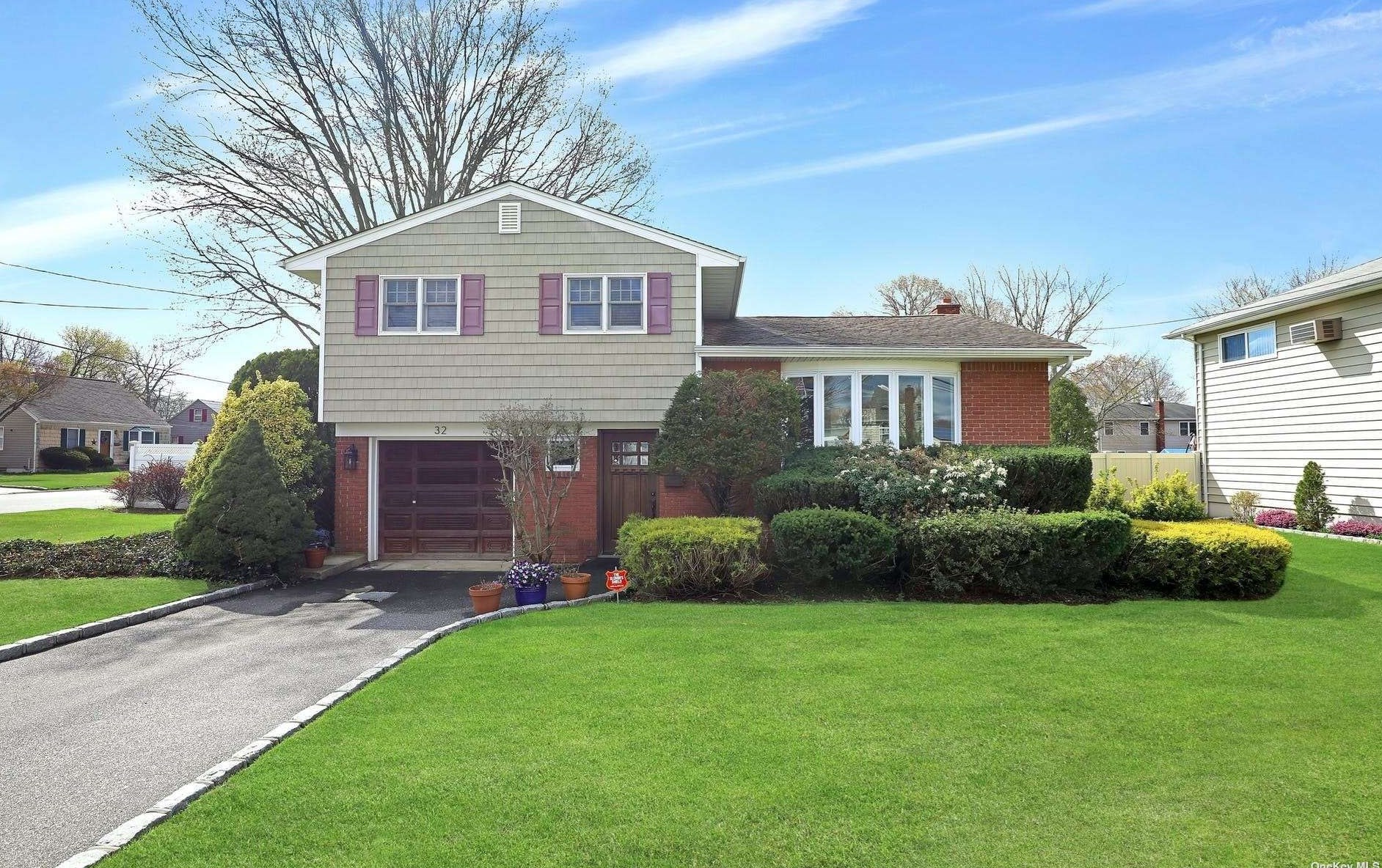 32 Brookside Ave, Babylon, NY 11703