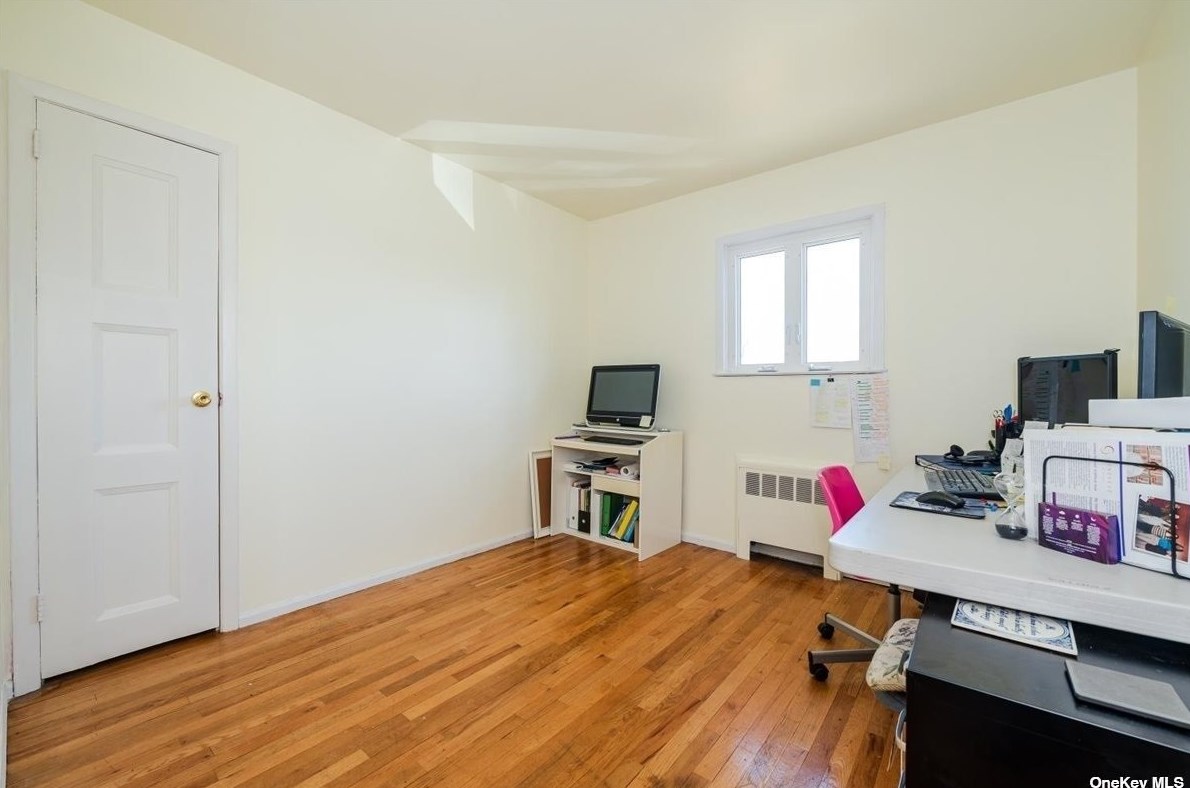 8 Marsak Ln, Syosset NY  11791-4729 exterior