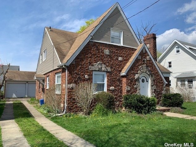 75 California Ave, Hempstead, NY 11550-3430