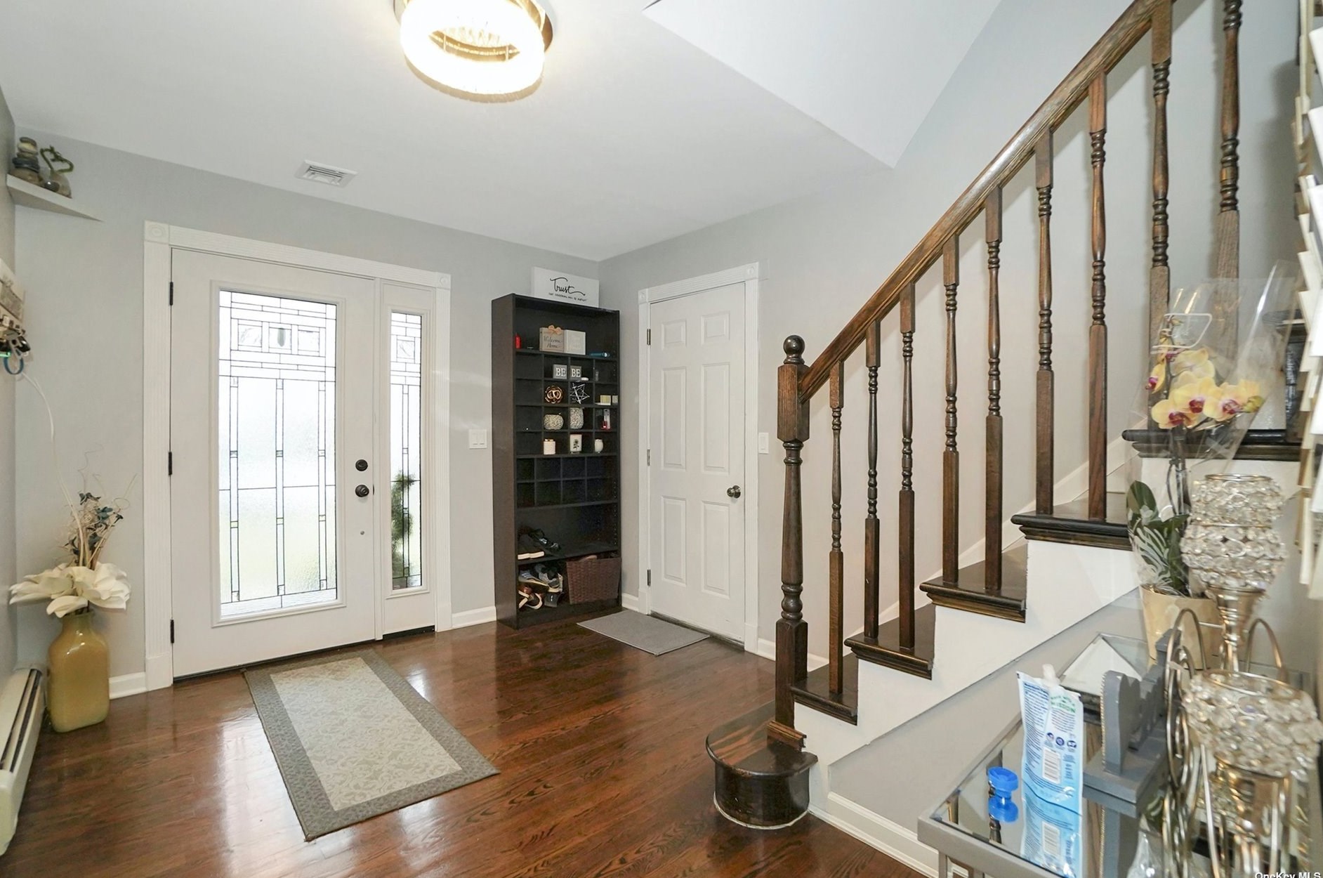 61 Apple Ln, Gordon Heights, NY 11763-4044