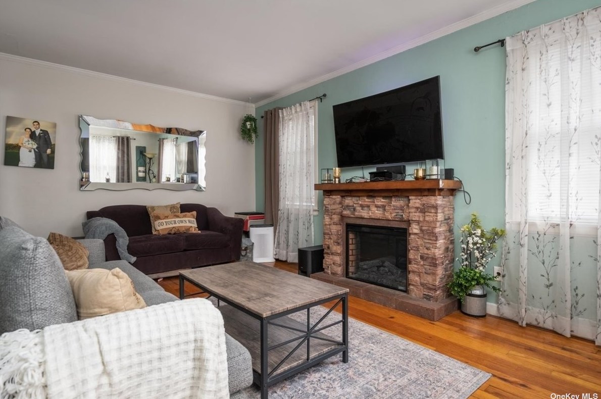 206 Kensington Rd S, Garden City, NY 11530