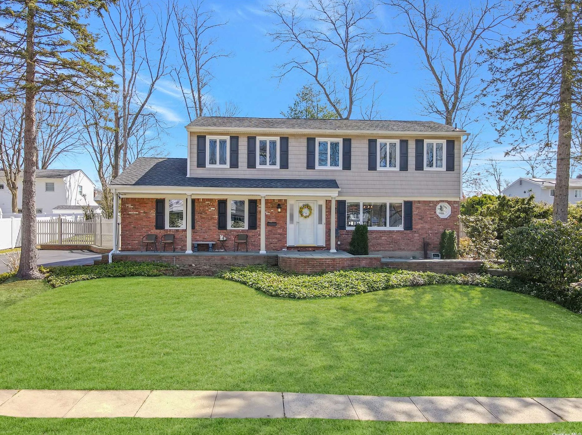 11 King Ave, Huntington Station, NY 11747