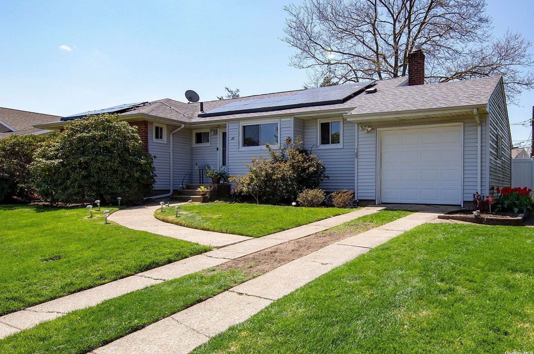 28 London Rd, Syosset, NY 11791