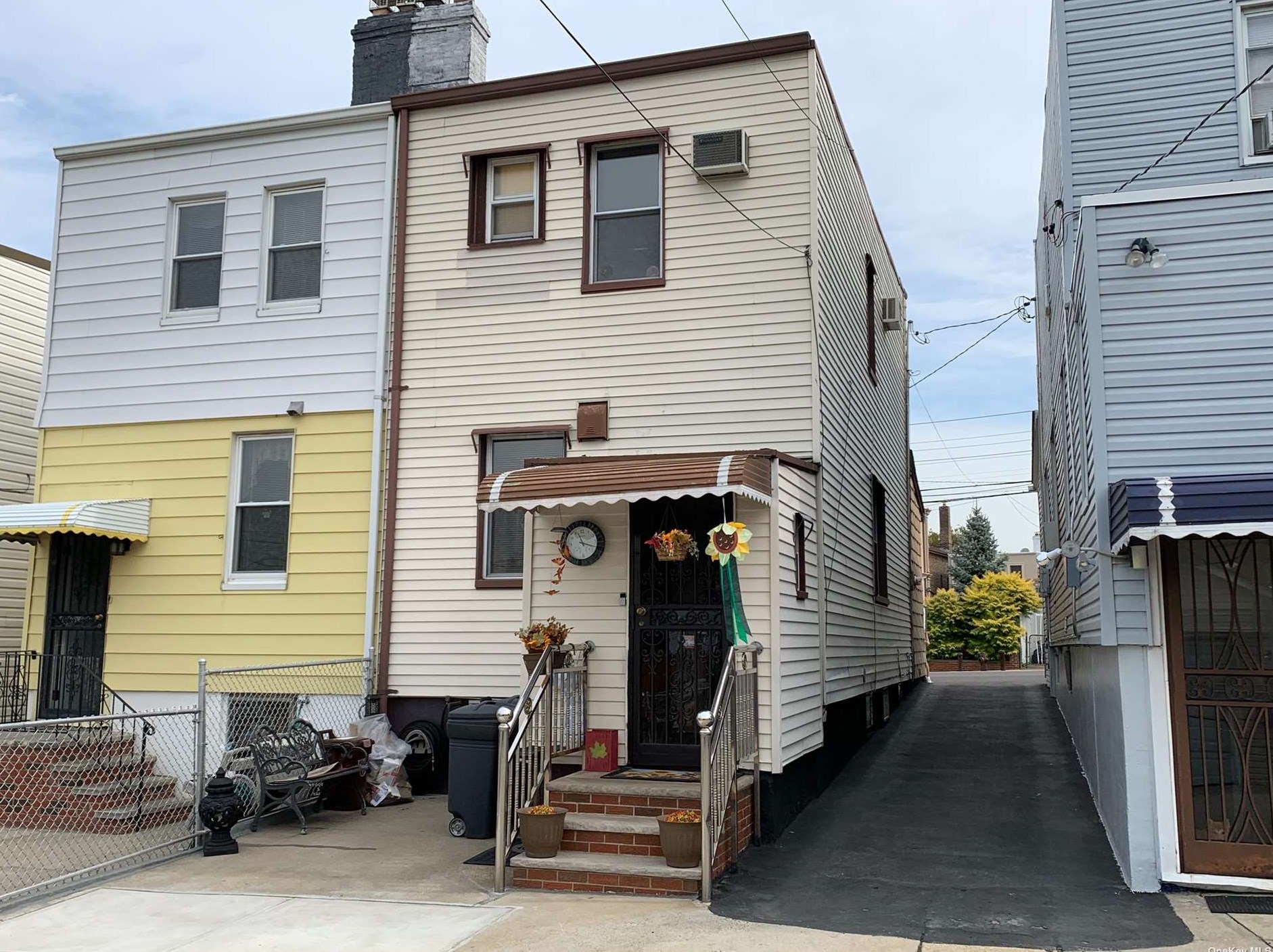 58-26 61st St, Flushing, NY 11378-1223