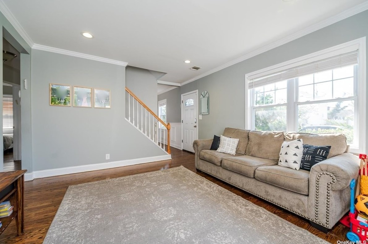 340 Westminster Rd, Cedarhurst, NY 11516