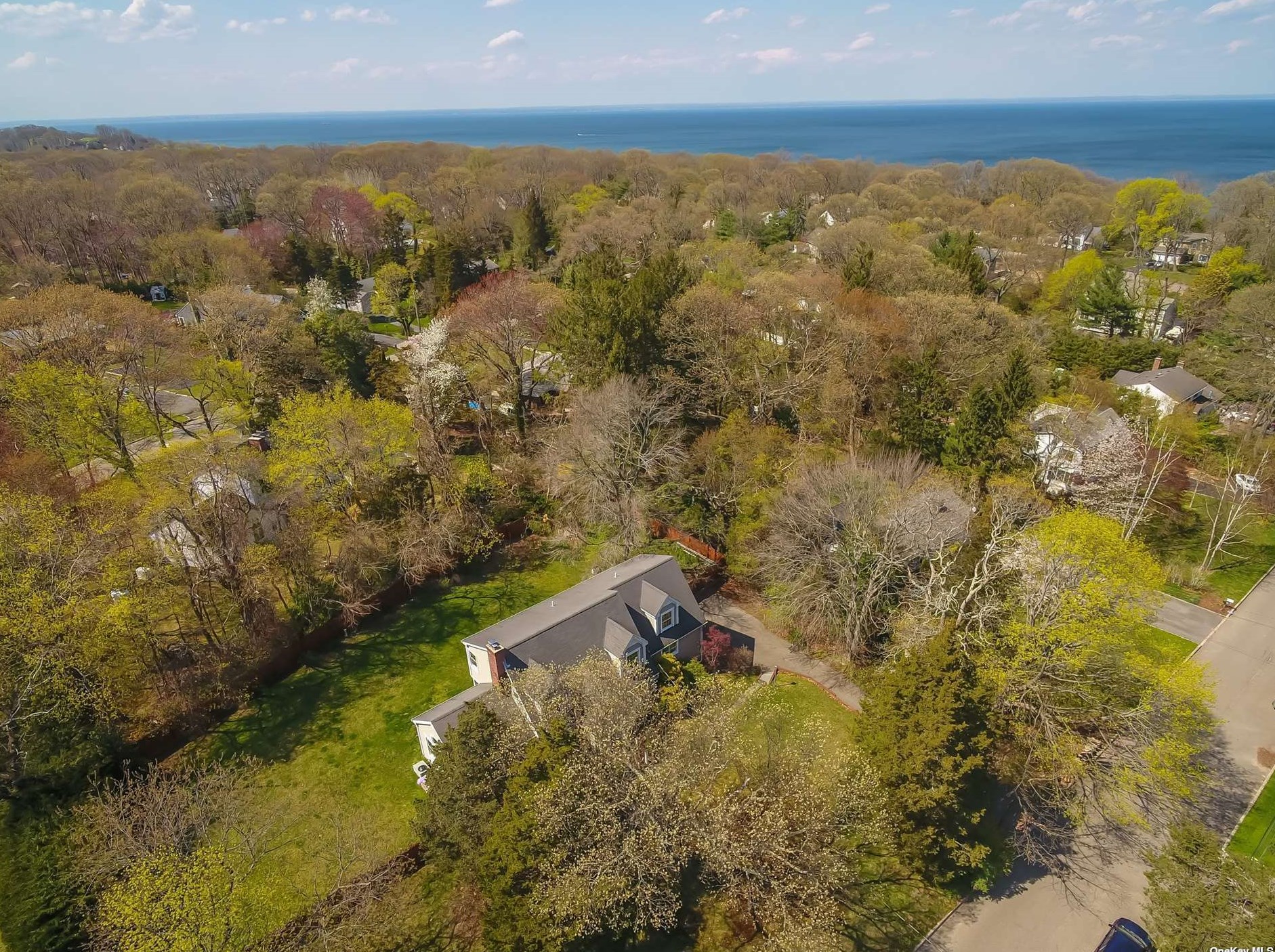 33 Soundview Dr, Northport, NY 11768