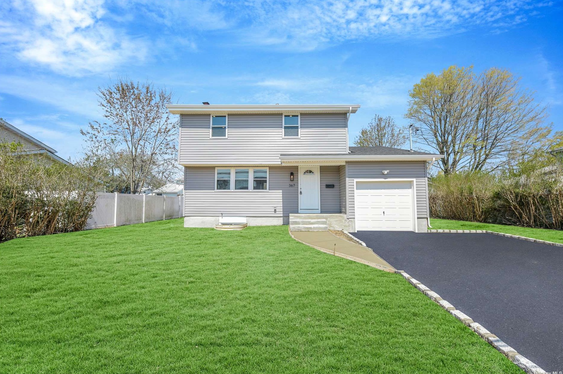 367 Whipple St, Pine Air, NY 11717-2844