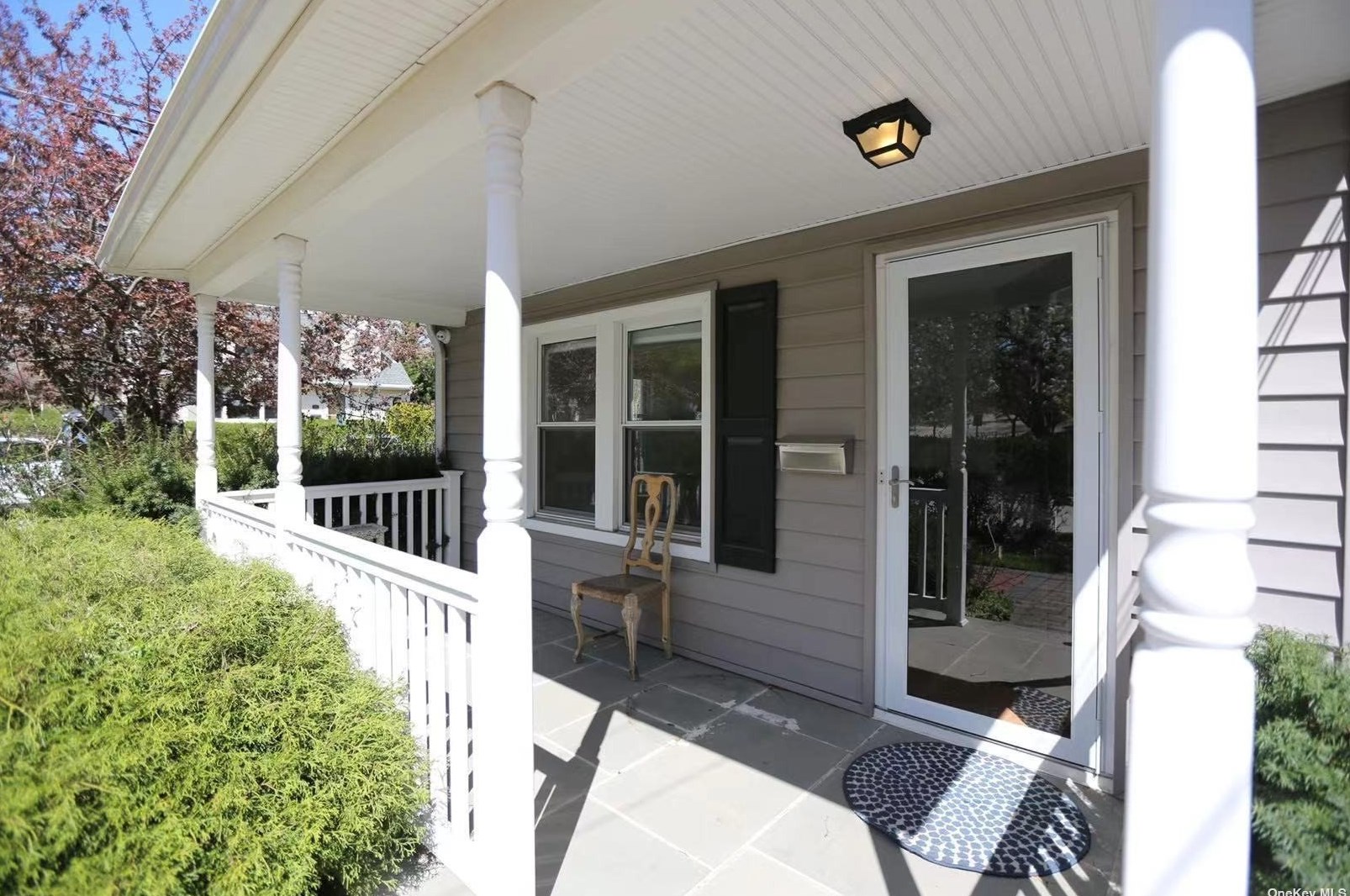 129 Bayview Ave, Port Washington, NY 11050-3619