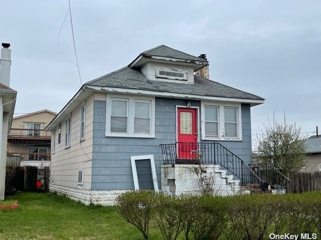 2 Ostend Rd, Barnum Island, NY 11558-1504