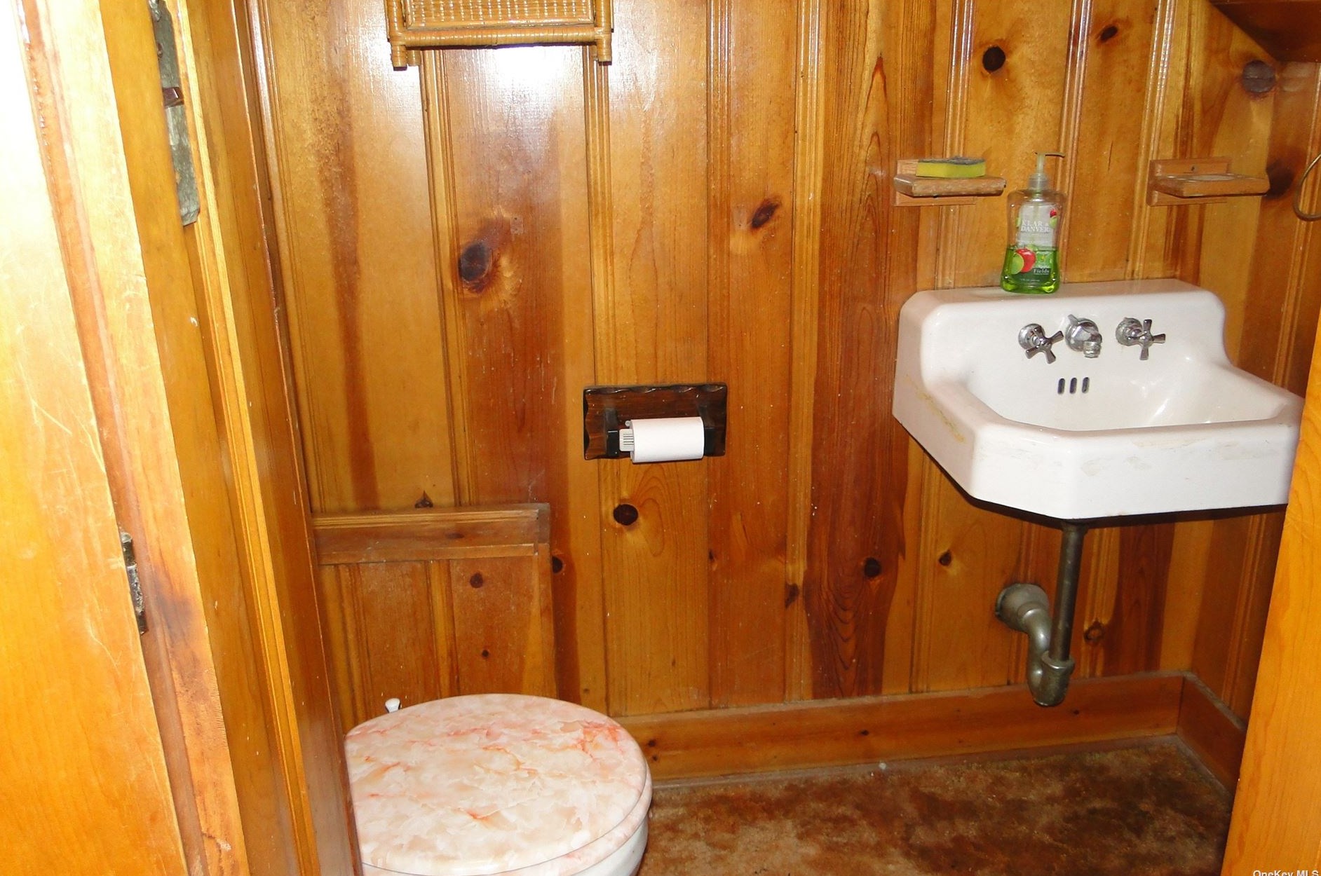 48 Clifford St, Lynbrook NY  11563-1914 exterior