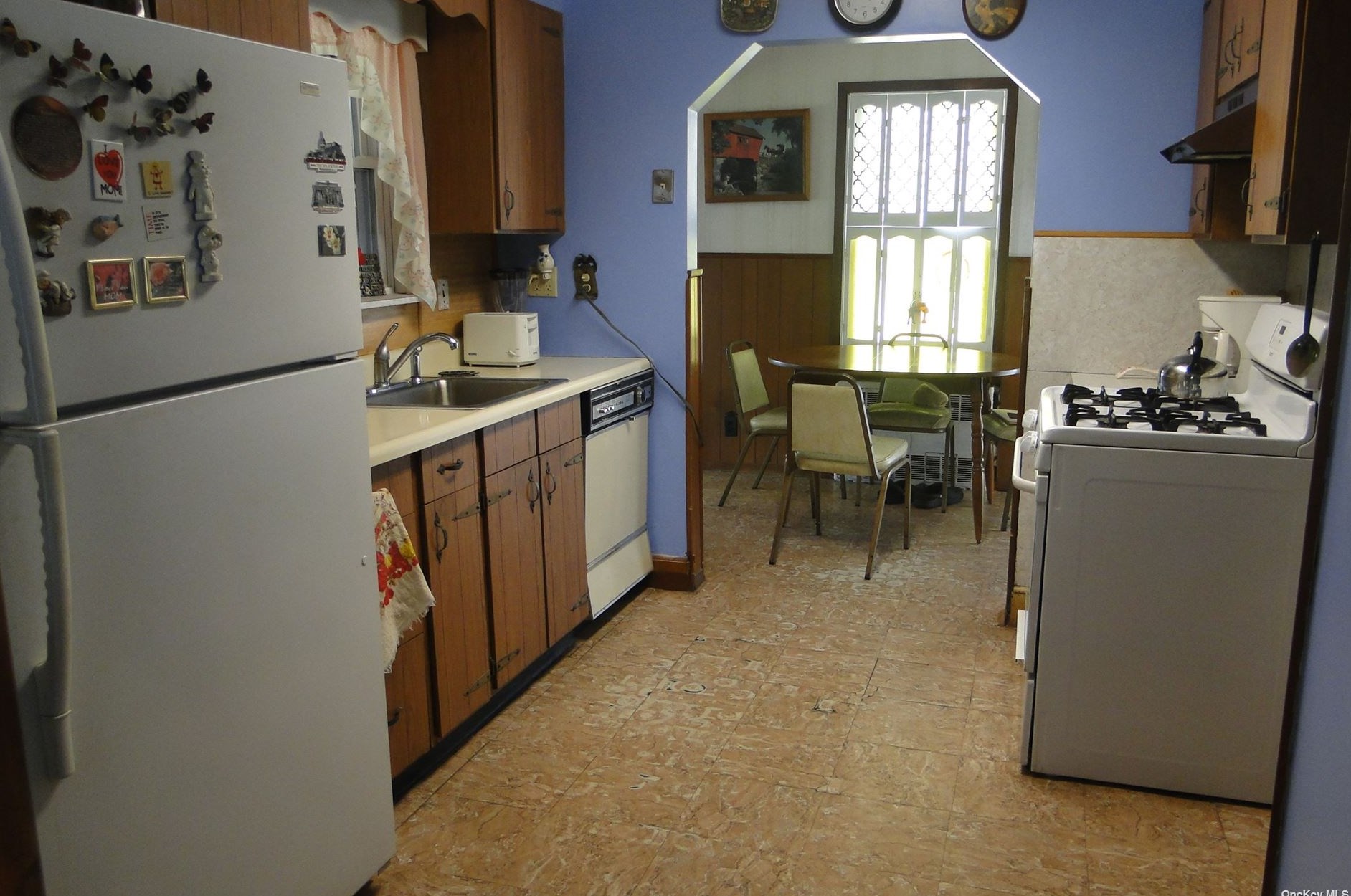 48 Clifford St, Lynbrook NY  11563-1914 exterior