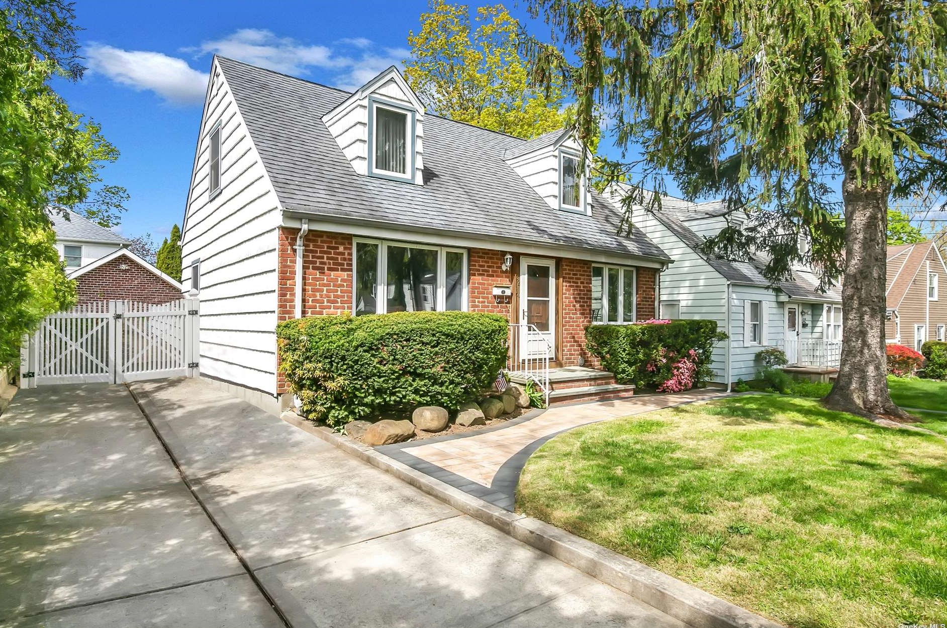22-14 201st St, Flushing, NY 11360-1015