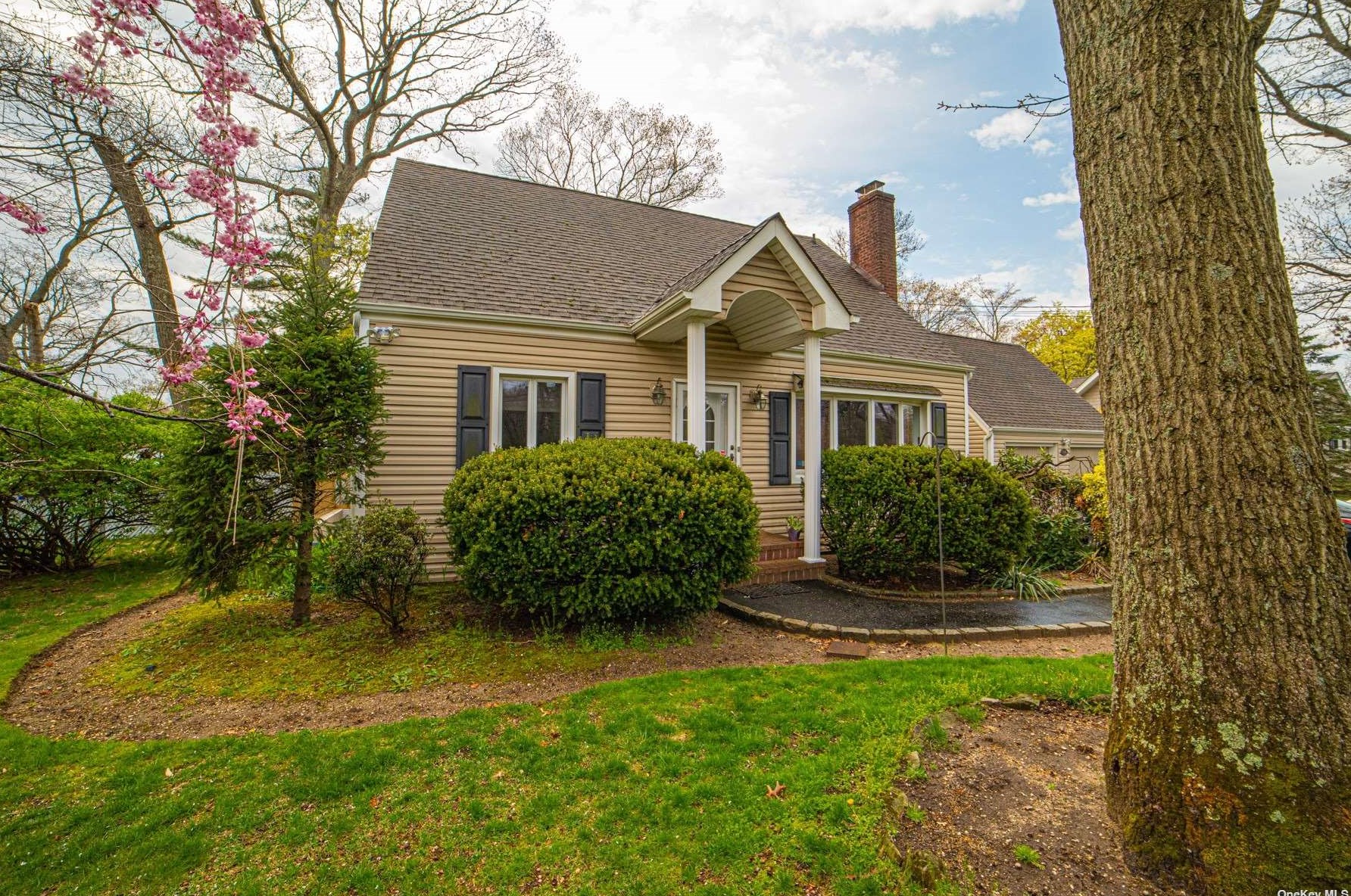 164 Sylvan Rd, Babylon, NY 11703