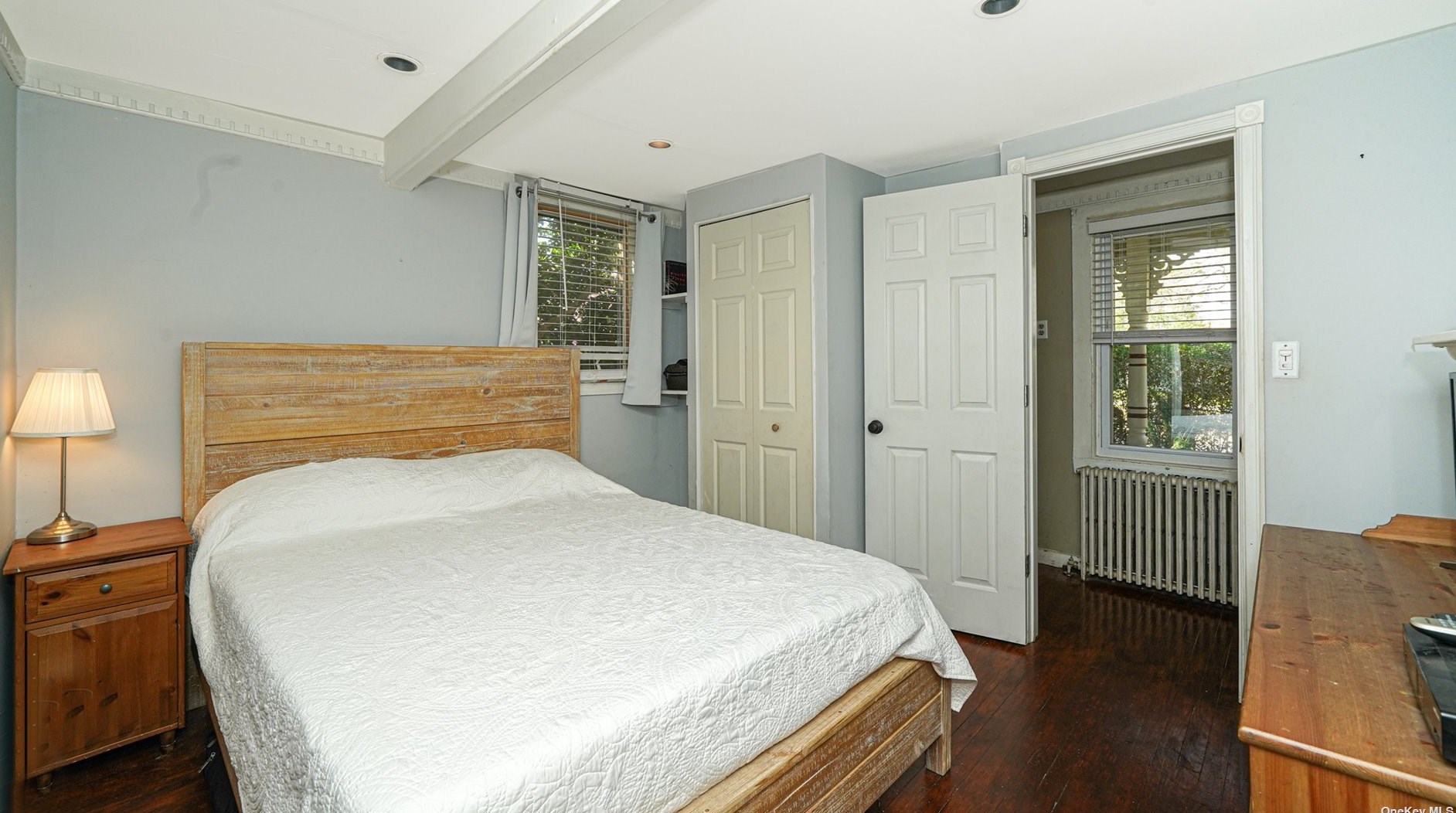 102 Harbor Hill Rd, East Hills NY  11577-1531 exterior