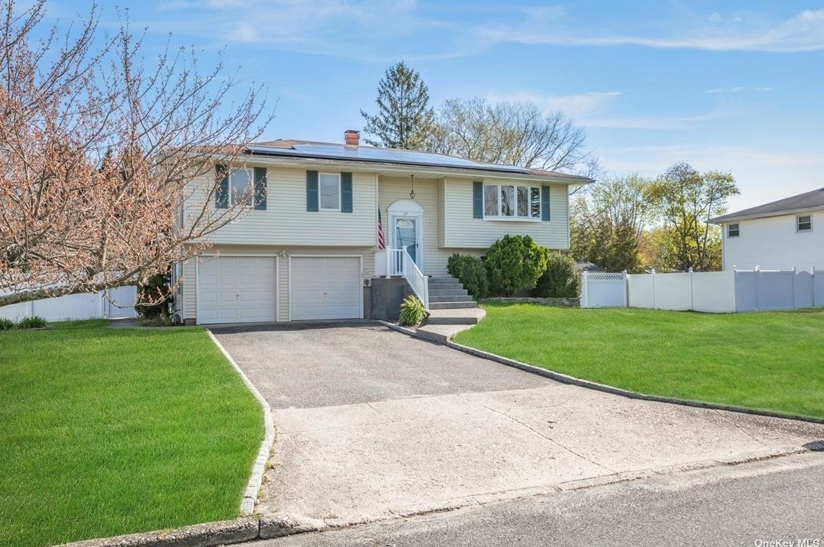 37 Barbara Ave, Prt Jefferson Station, NY 11776-1921