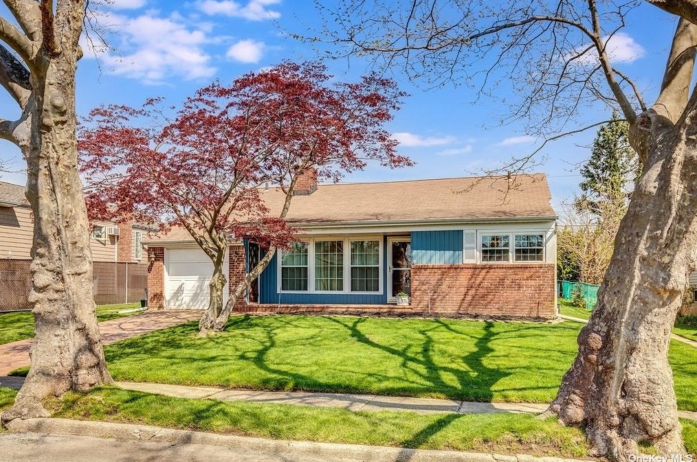 3801 Dianne St, Bethpage, NY 11714