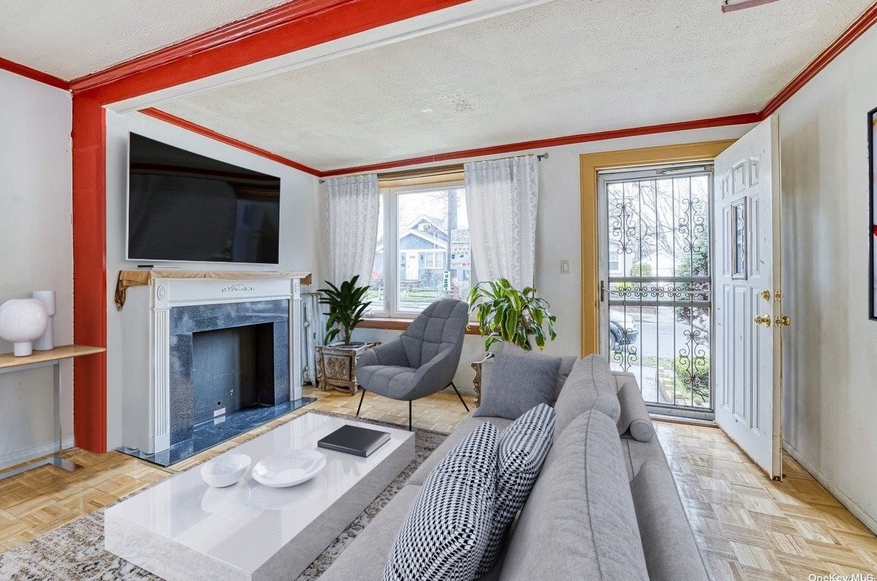 318 Franklin Ave, Hewlett, NY 11557
