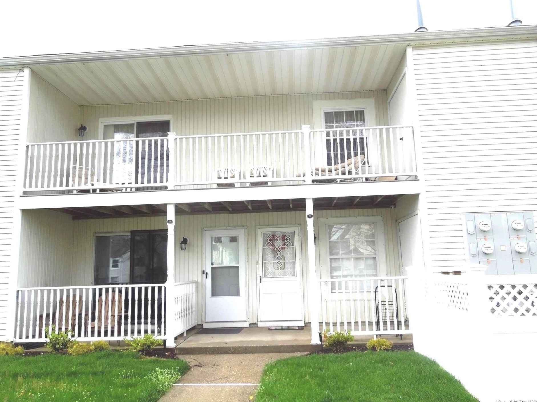 70 Fairview Cir, Middle Island NY  11953-2340 exterior