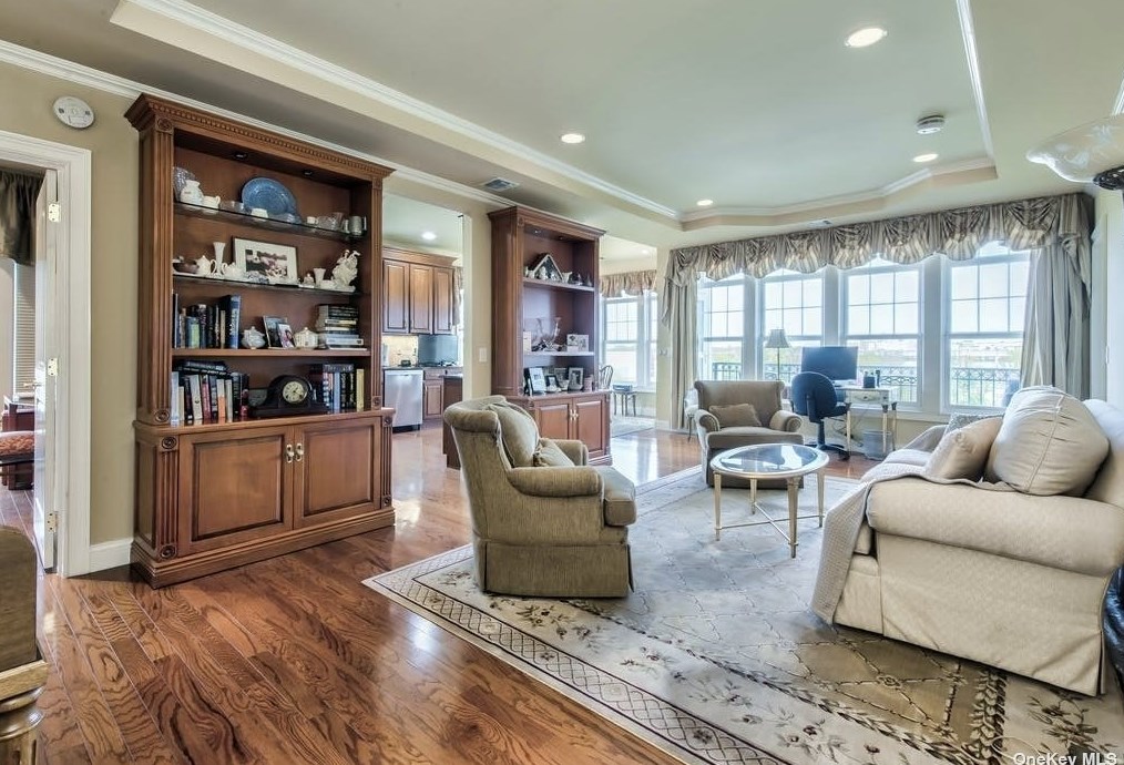 131 Roosevelt Way, Westbury NY  11590-6671 exterior