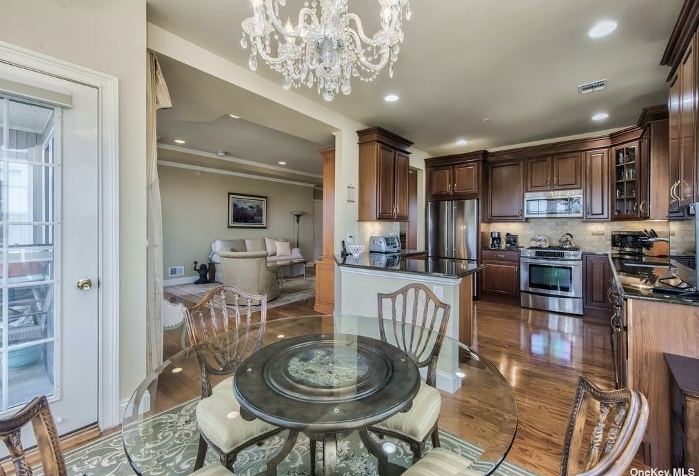 131 Roosevelt Way, Westbury NY  11590-6668 exterior