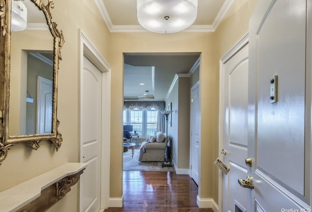 131 Roosevelt Way, Westbury, NY 11590