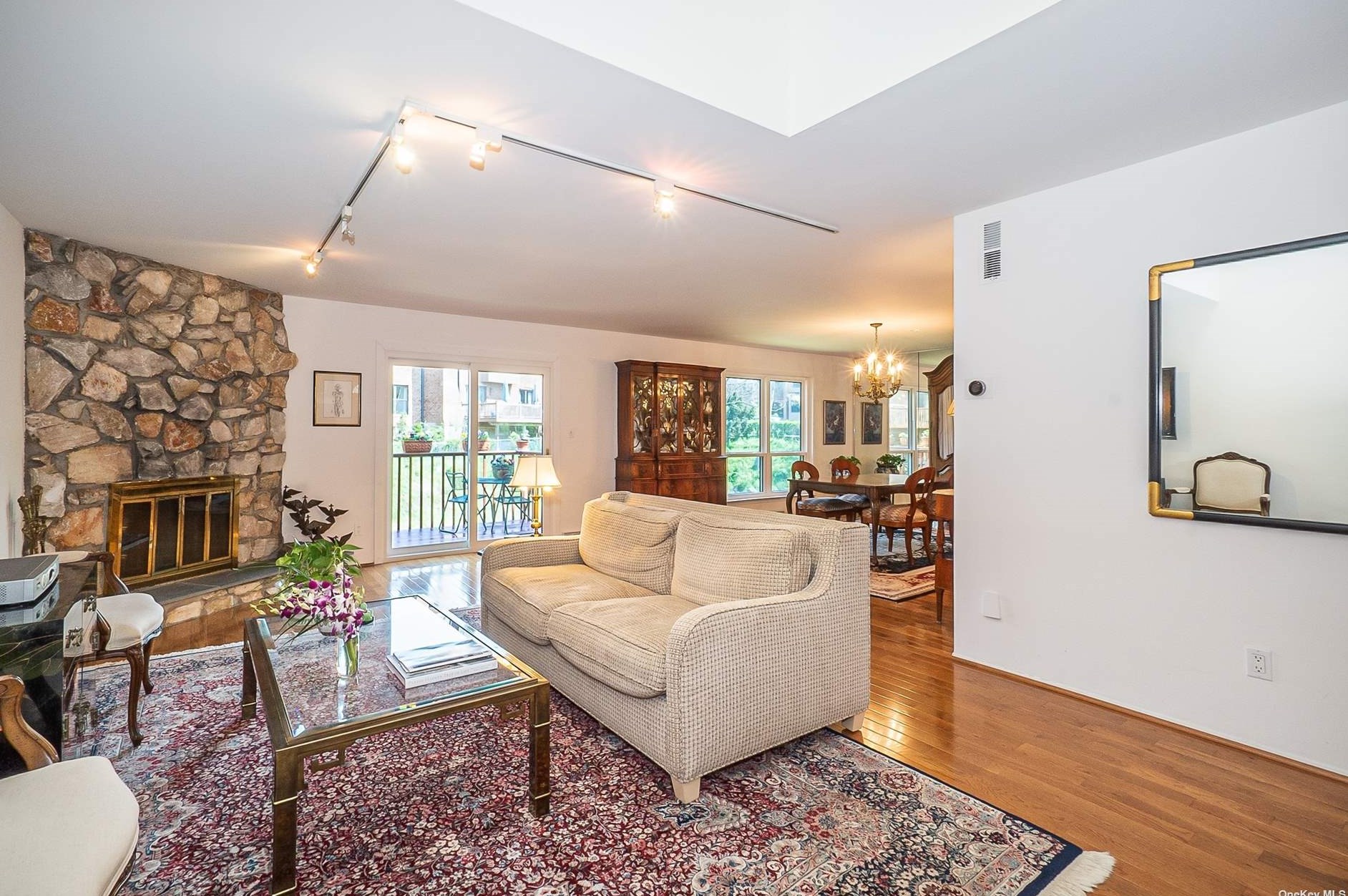 103 Windsor Gate Dr, New Hyde Park, NY 11040