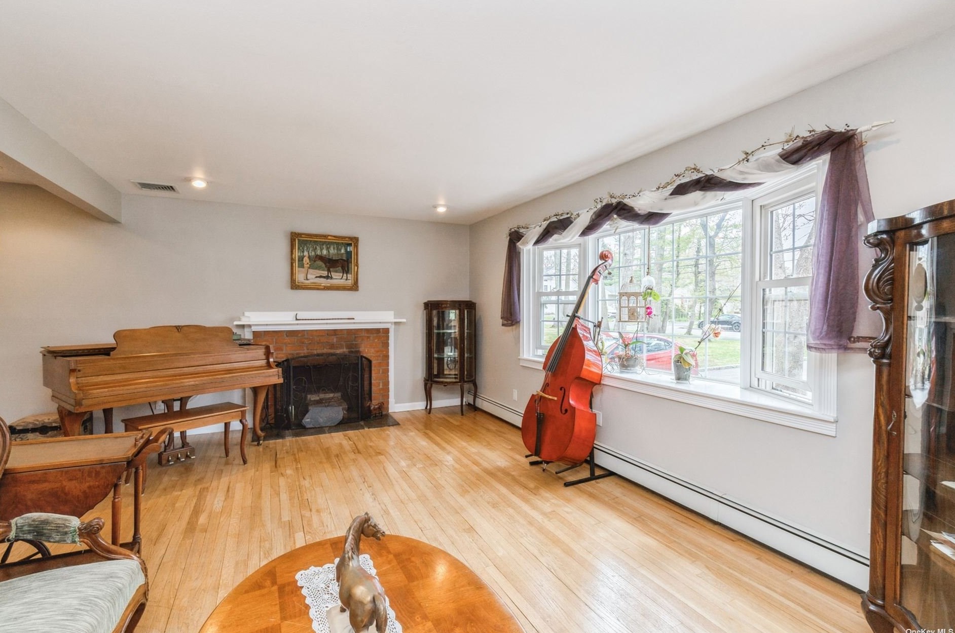 163 Hickory Ln, Smithtown, NY 11787-4429