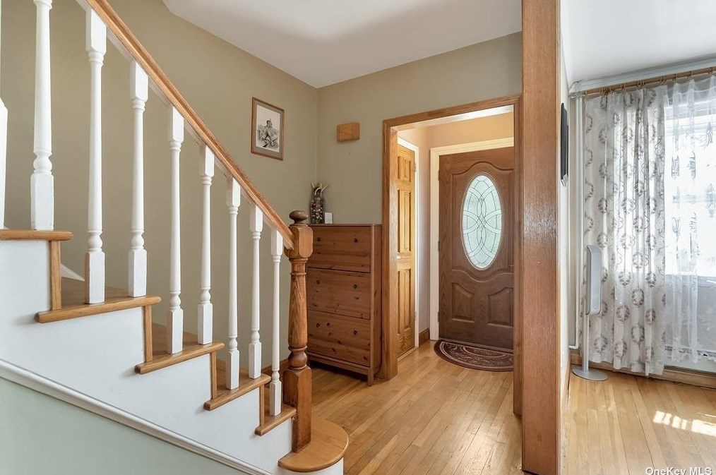 69-27 54th Ave, Flushing, NY 11378-1009