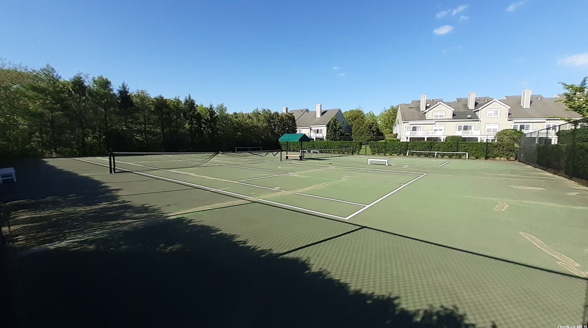 141 Paddington Cir, Smithtown NY  11787-5905 exterior