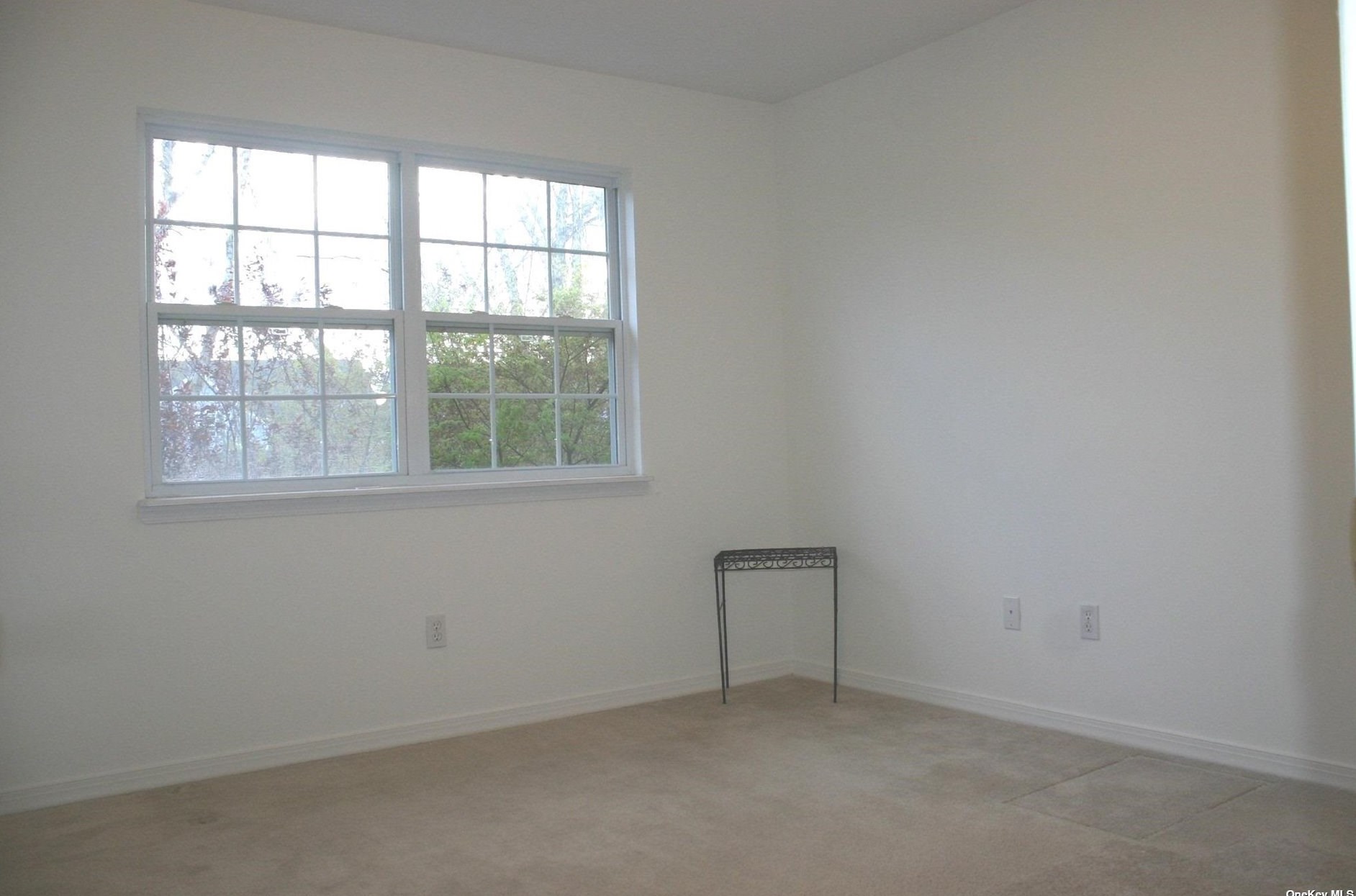 141 Paddington Cir, Smithtown NY  11787-5905 exterior