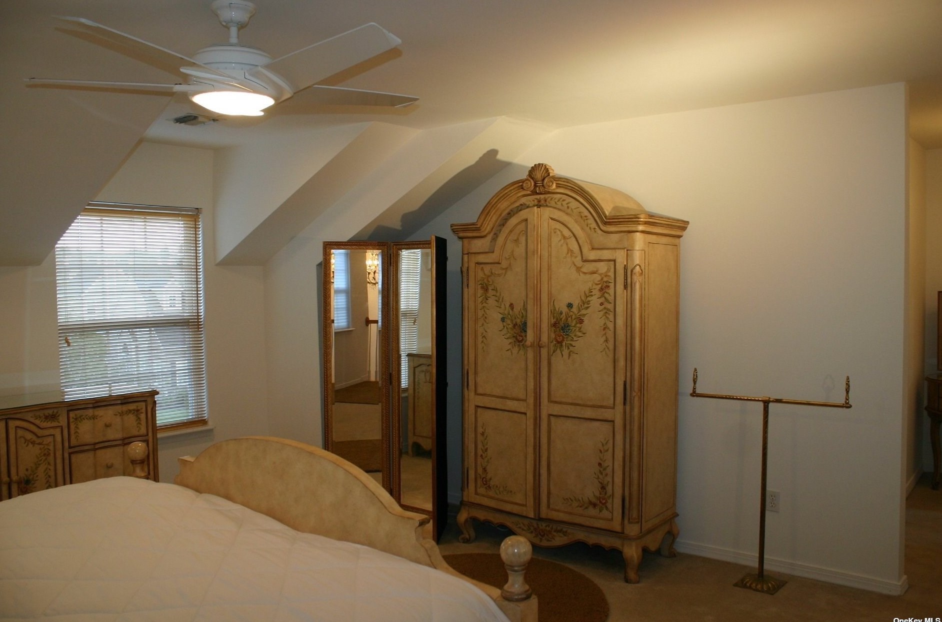 141 Paddington Cir, Smithtown NY  11787-5905 exterior