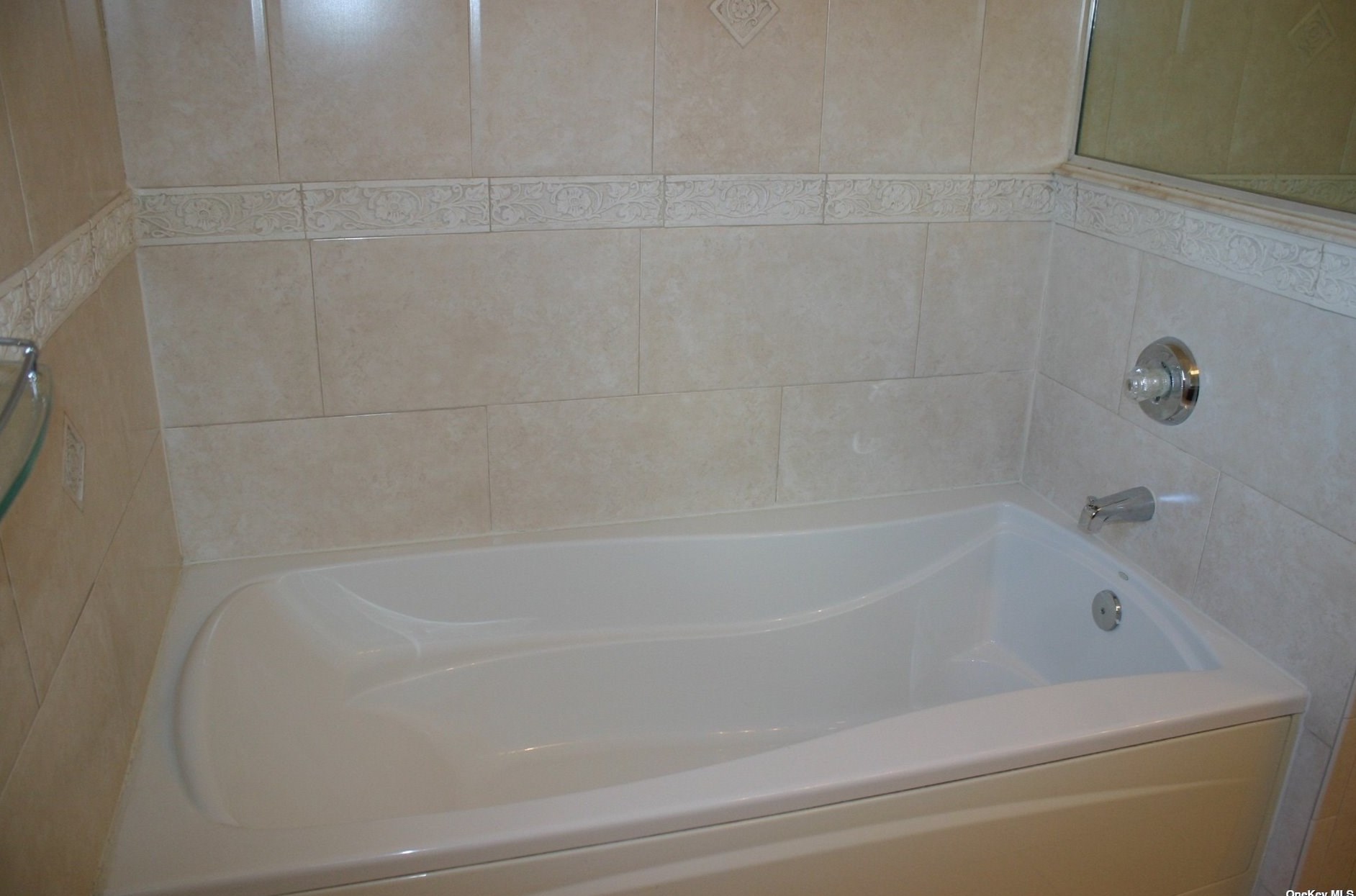 141 Paddington Cir, Smithtown NY  11787-5905 exterior