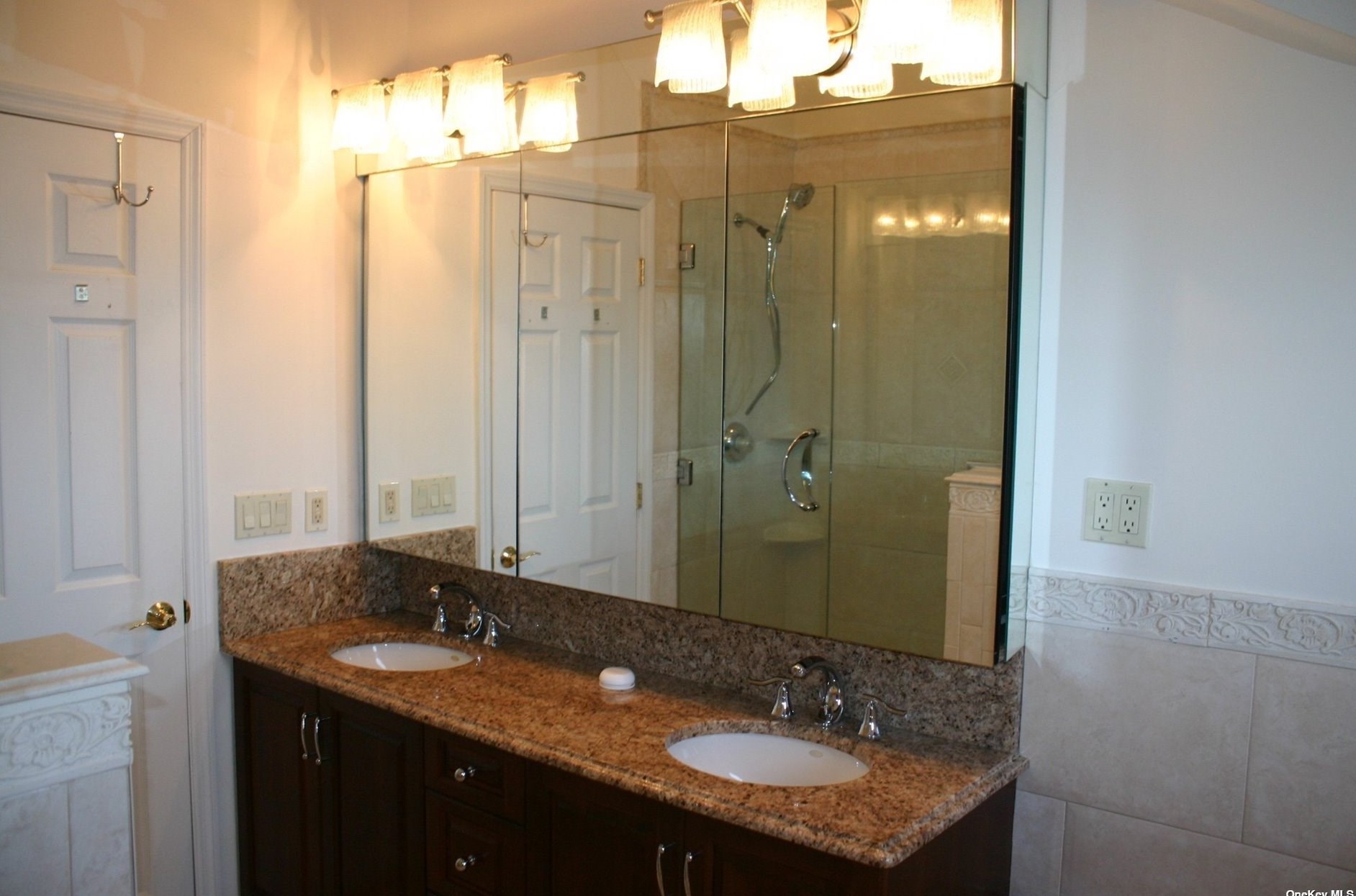 141 Paddington Cir, Smithtown NY  11787-5905 exterior