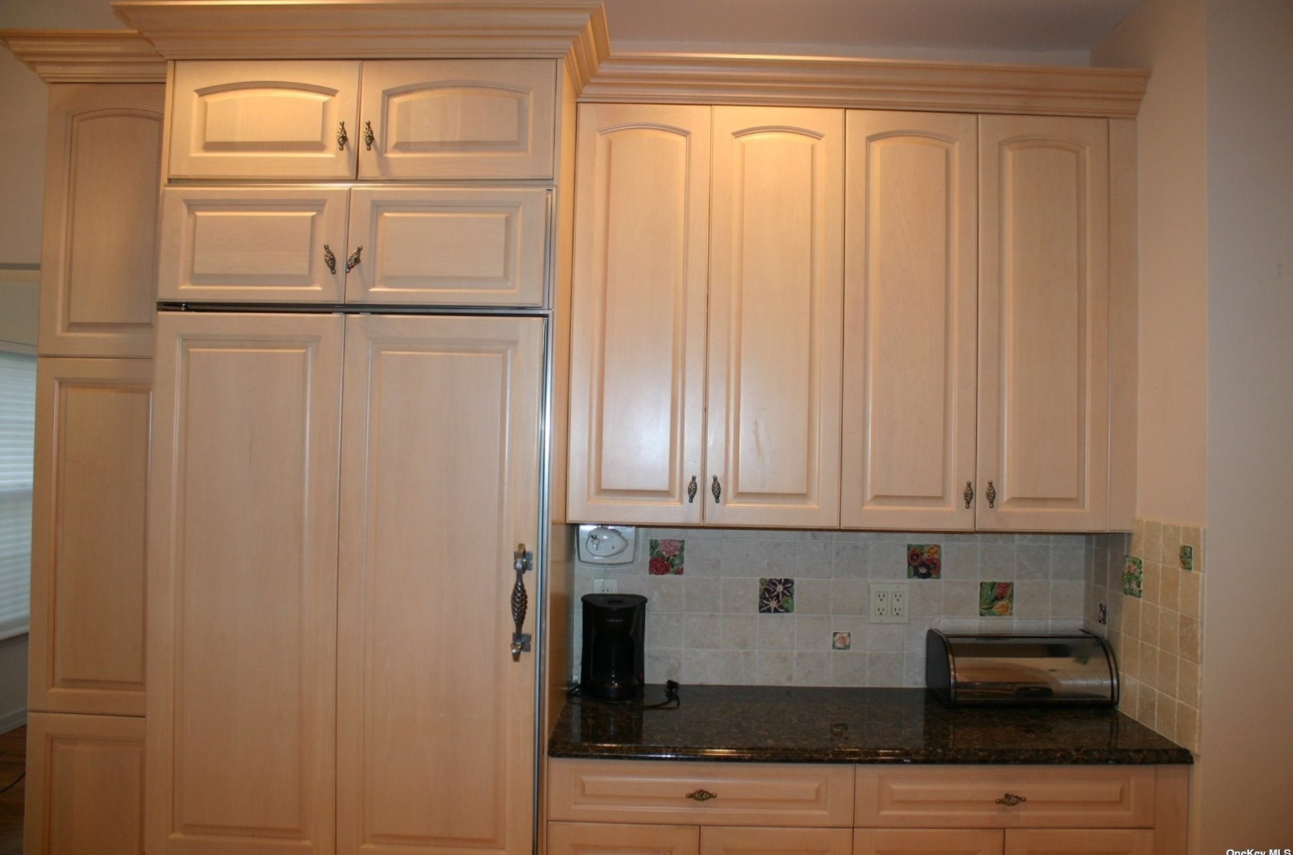 141 Paddington Cir, Smithtown NY  11787-5905 exterior