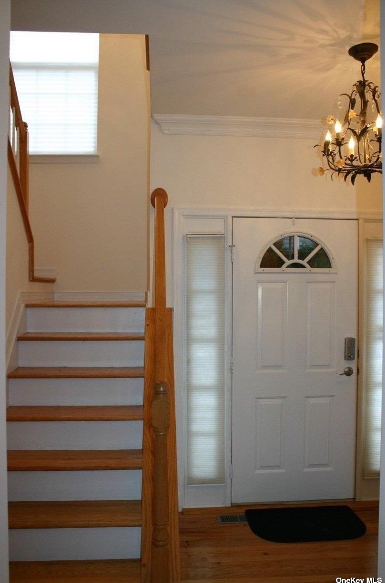 141 Paddington Cir, Smithtown NY  11787-5905 exterior