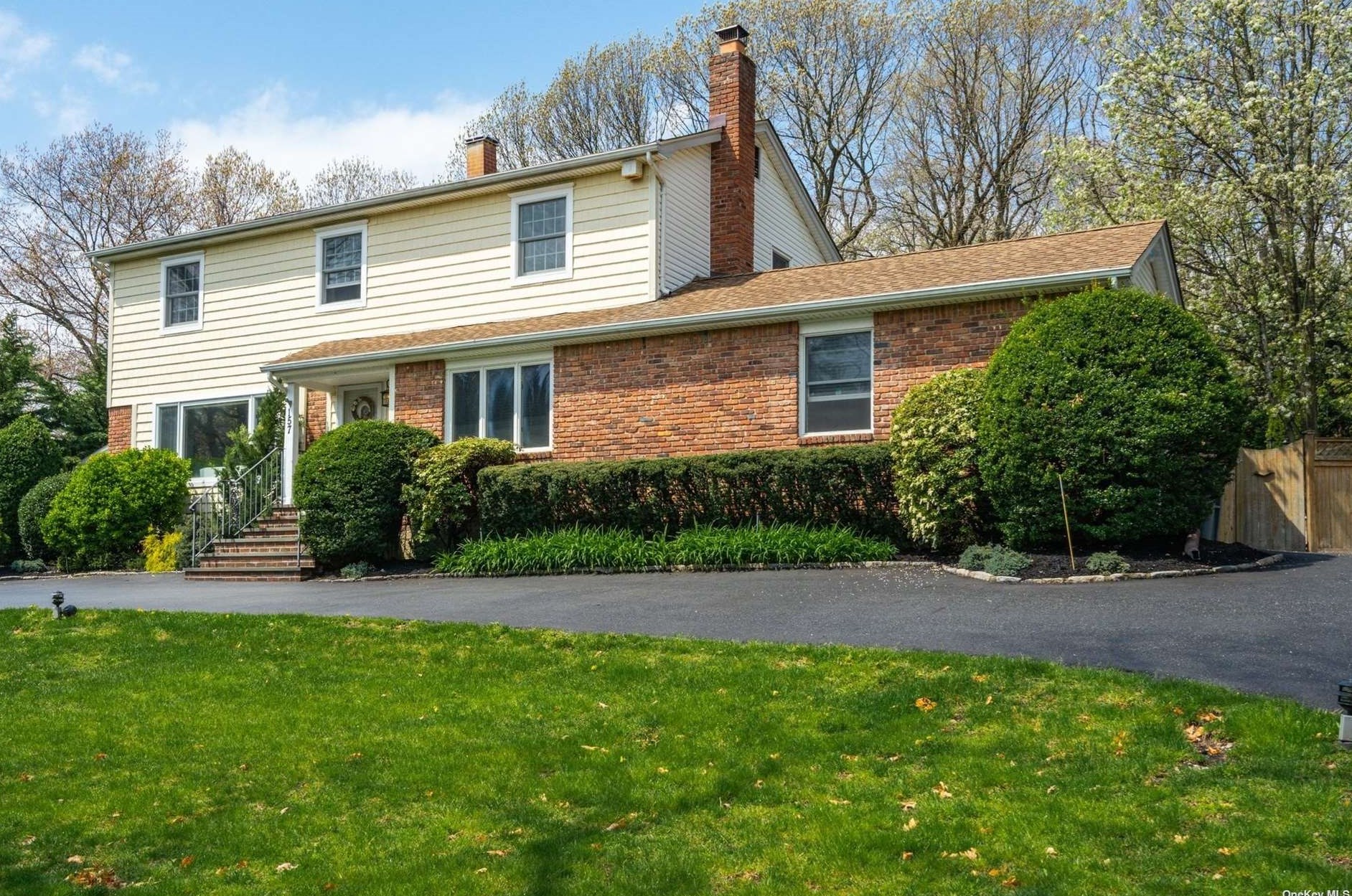 157 Town Line Rd, Elwood, NY 11731