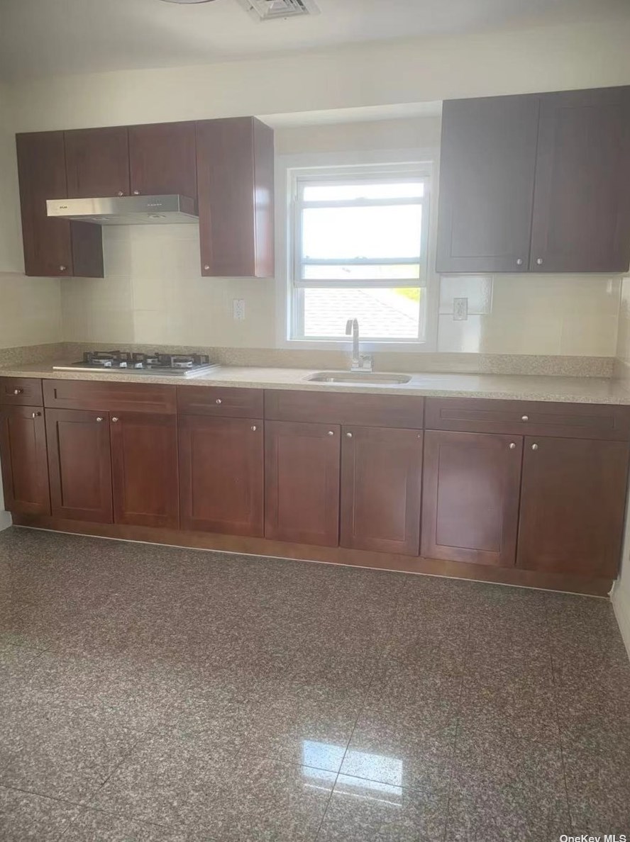 48-11 Colden St #2fl, Flushing, NY 11354