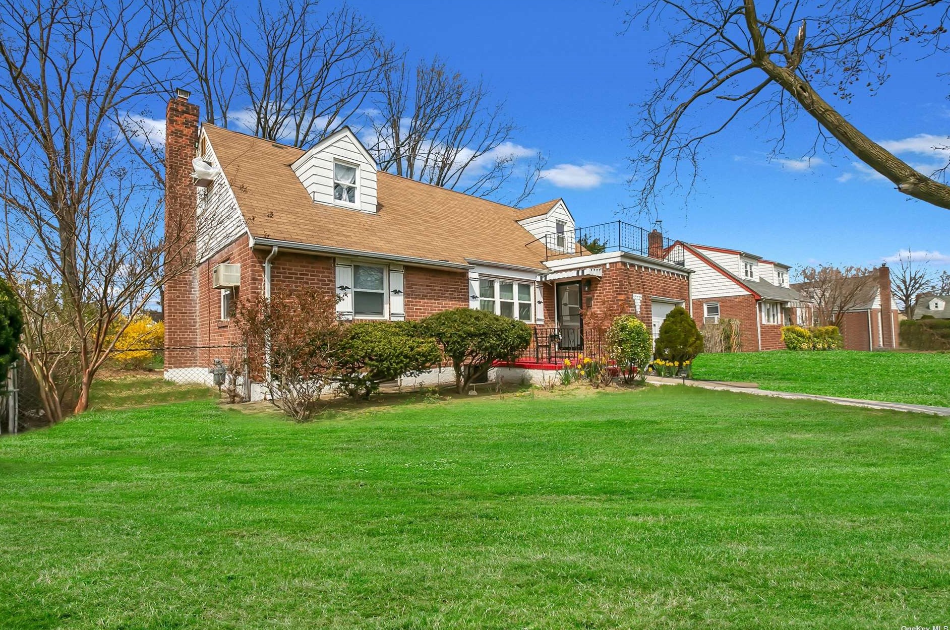 1854 Freeman Ave, Floral Park, NY 11003