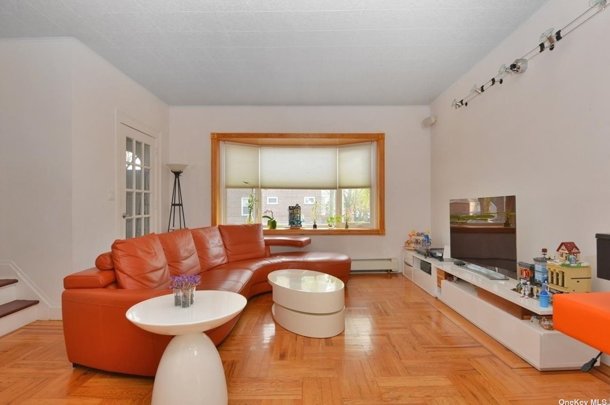 146-01 24th Ave, Flushing, NY 11357-1518