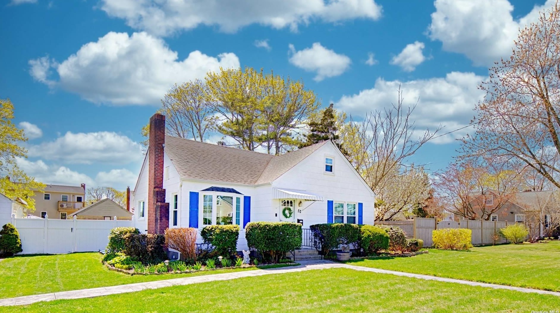 52 Everett St, Canaan Lake, NY 11772-1703