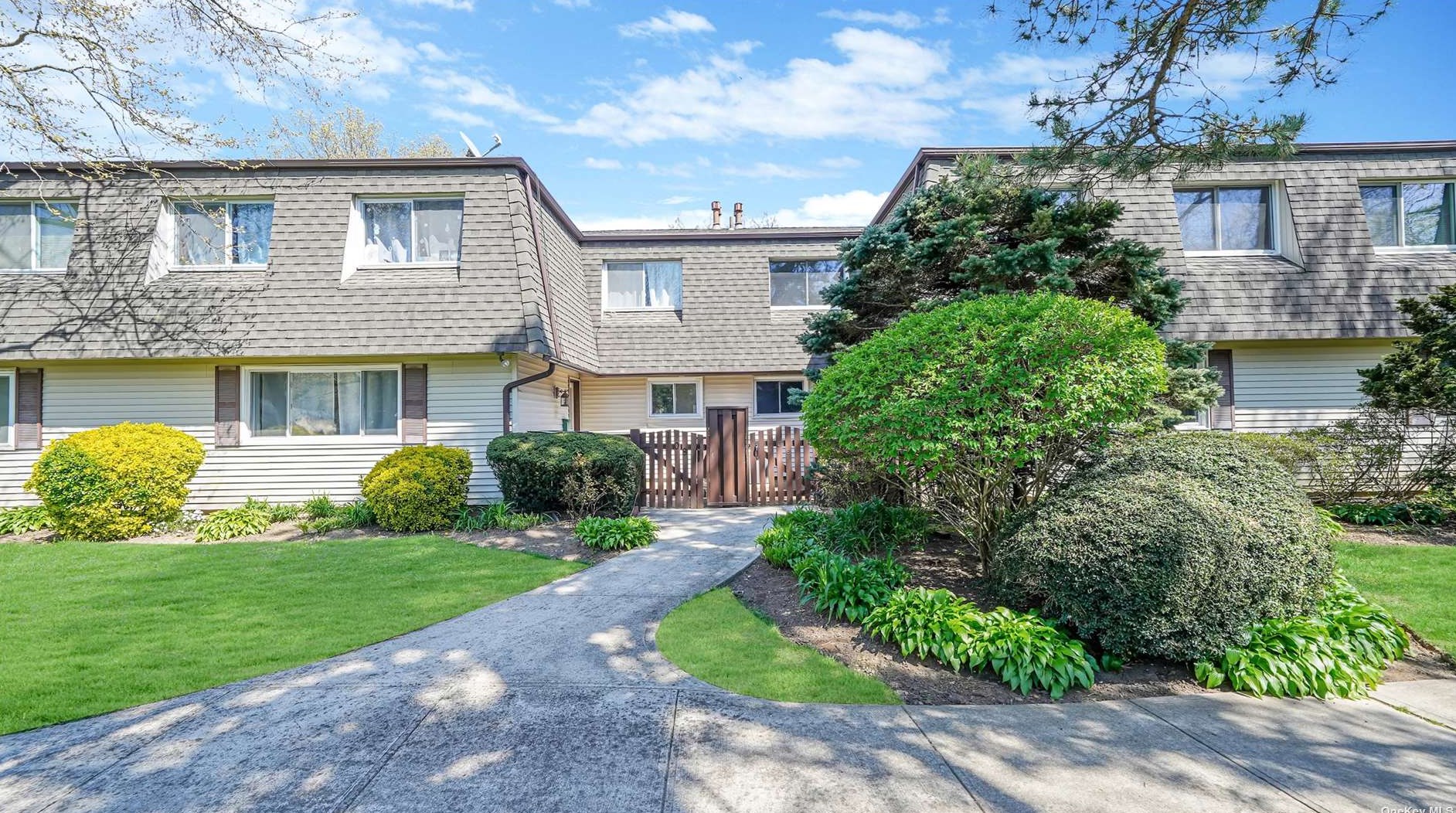 106 Feller Dr, Central Islip, NY 11722