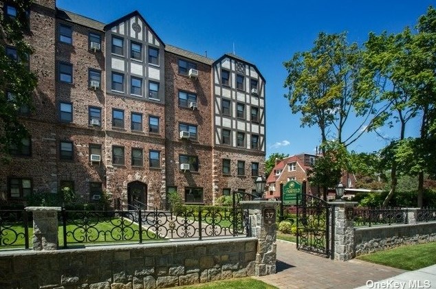 37 Woodmere Blvd #2e, Woodsburgh, NY 11598