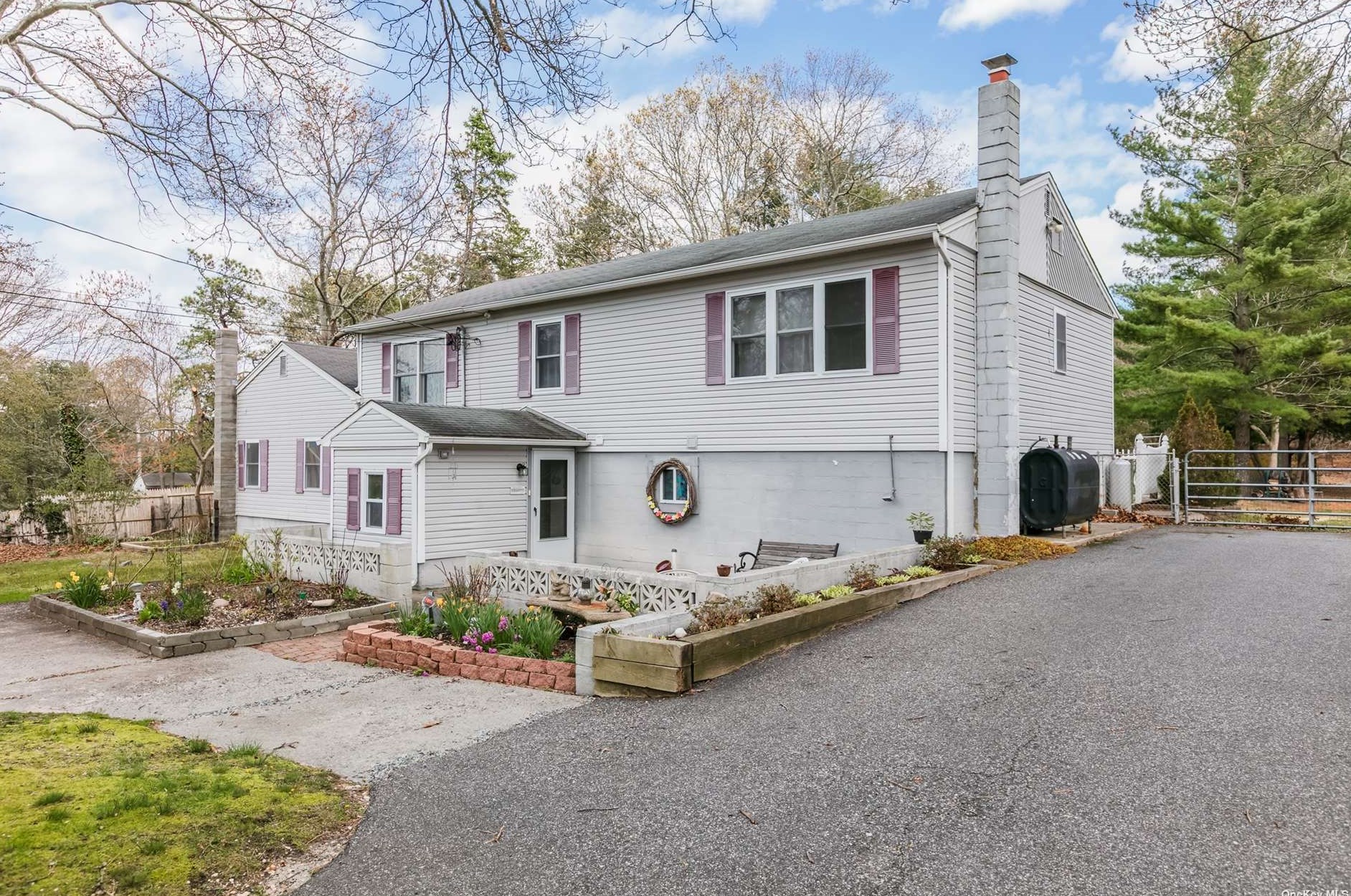 335 Starr Blvd, Baiting Hollow, NY 11933