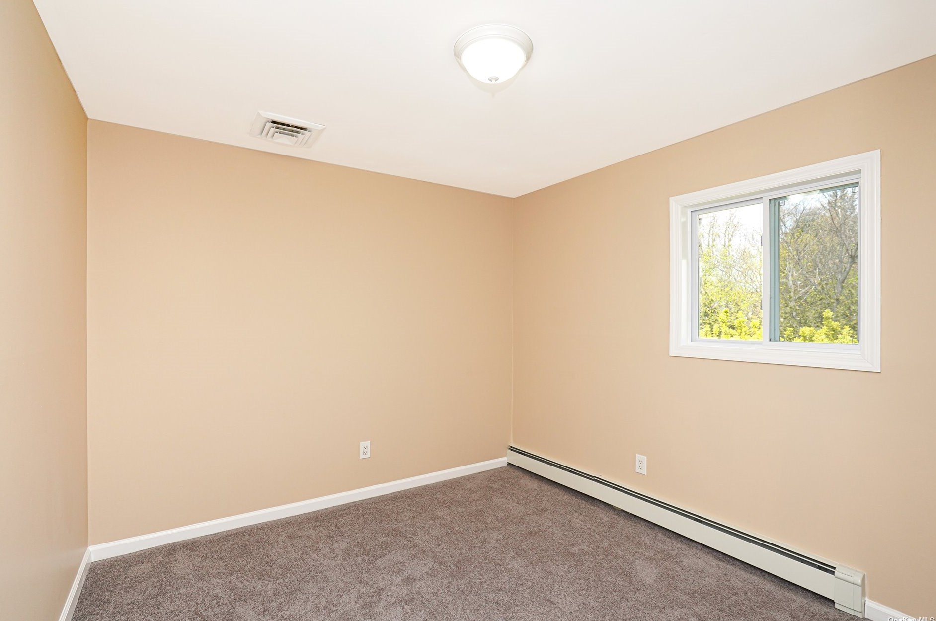 6 Monroe Ct, Smithtown NY  11787-1267 exterior