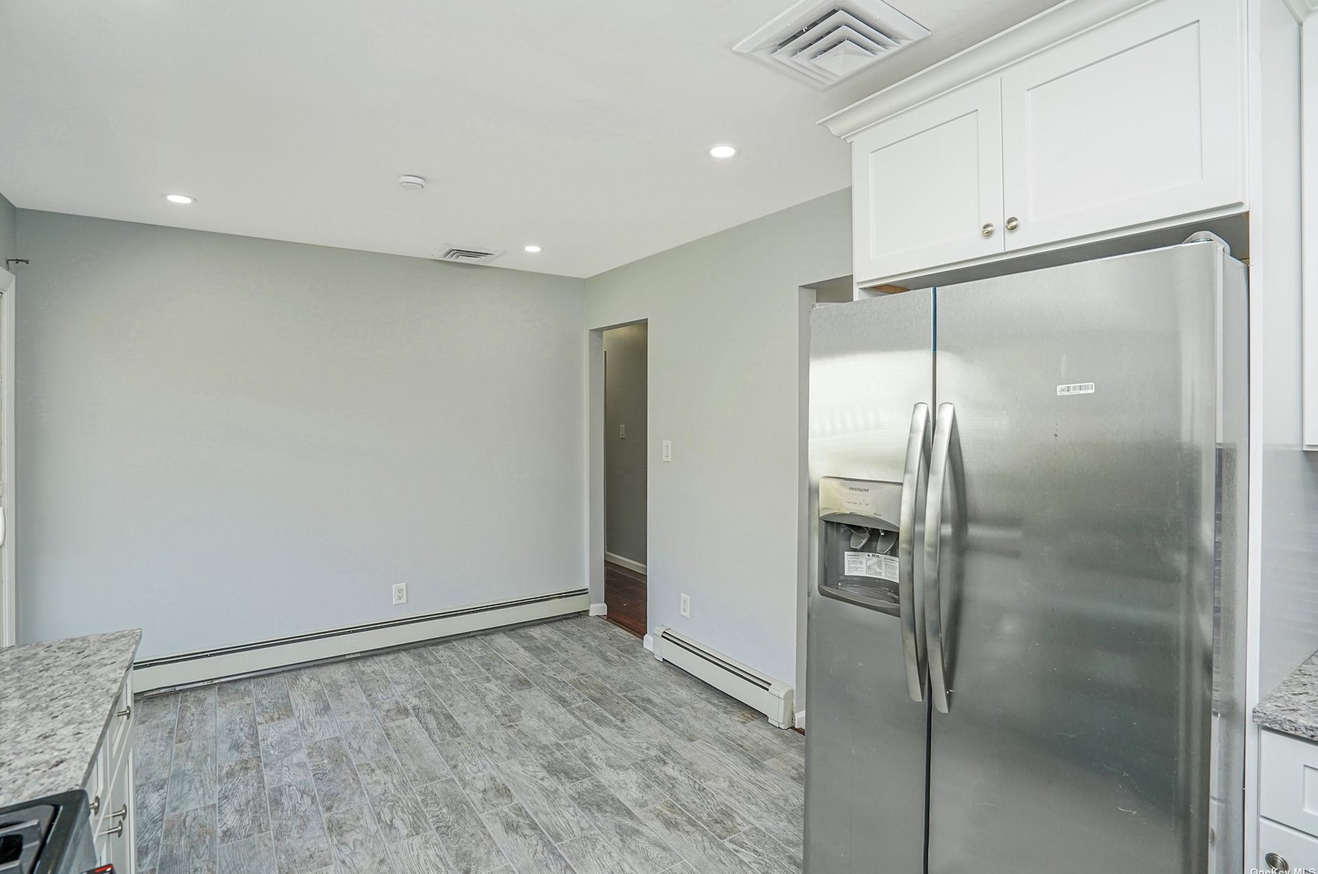 6 Monroe Ct, Smithtown NY  11787-1267 exterior