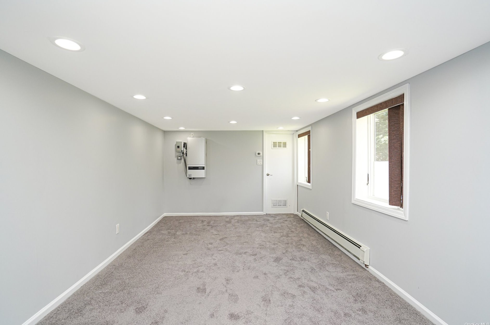 6 Monroe Ct, Smithtown NY  11787-1267 exterior