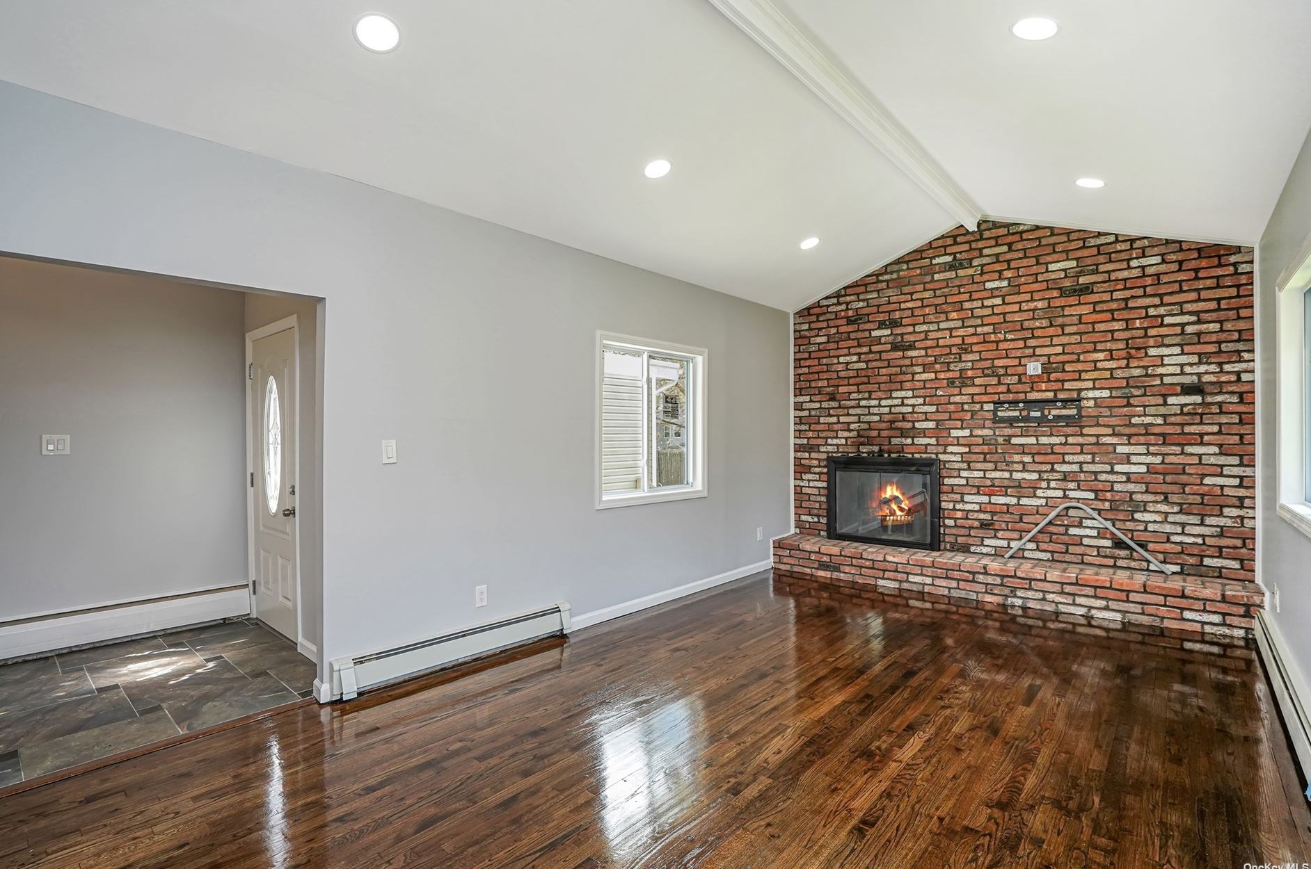 6 Monroe Ct, Smithtown NY  11787-1267 exterior