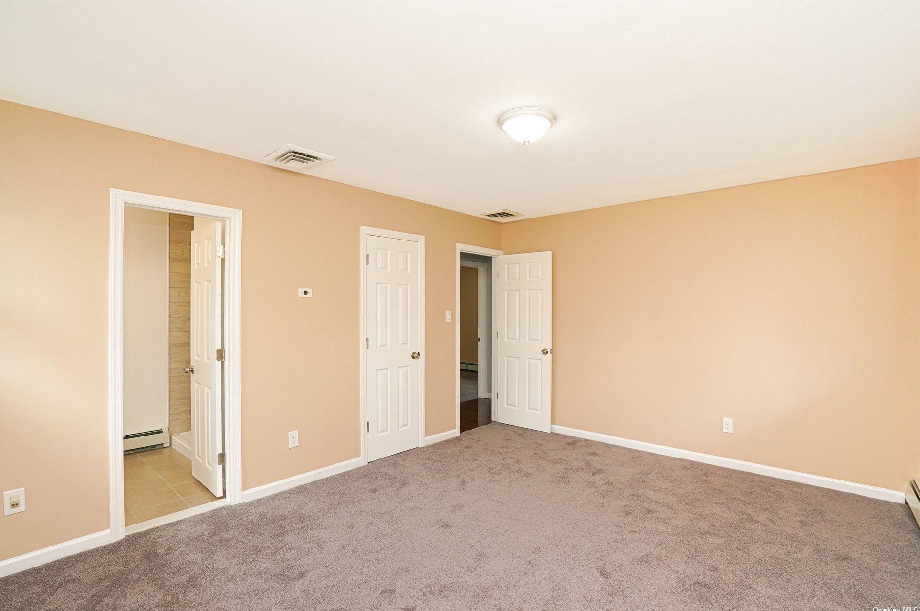 6 Monroe Ct, Smithtown NY  11787-1267 exterior