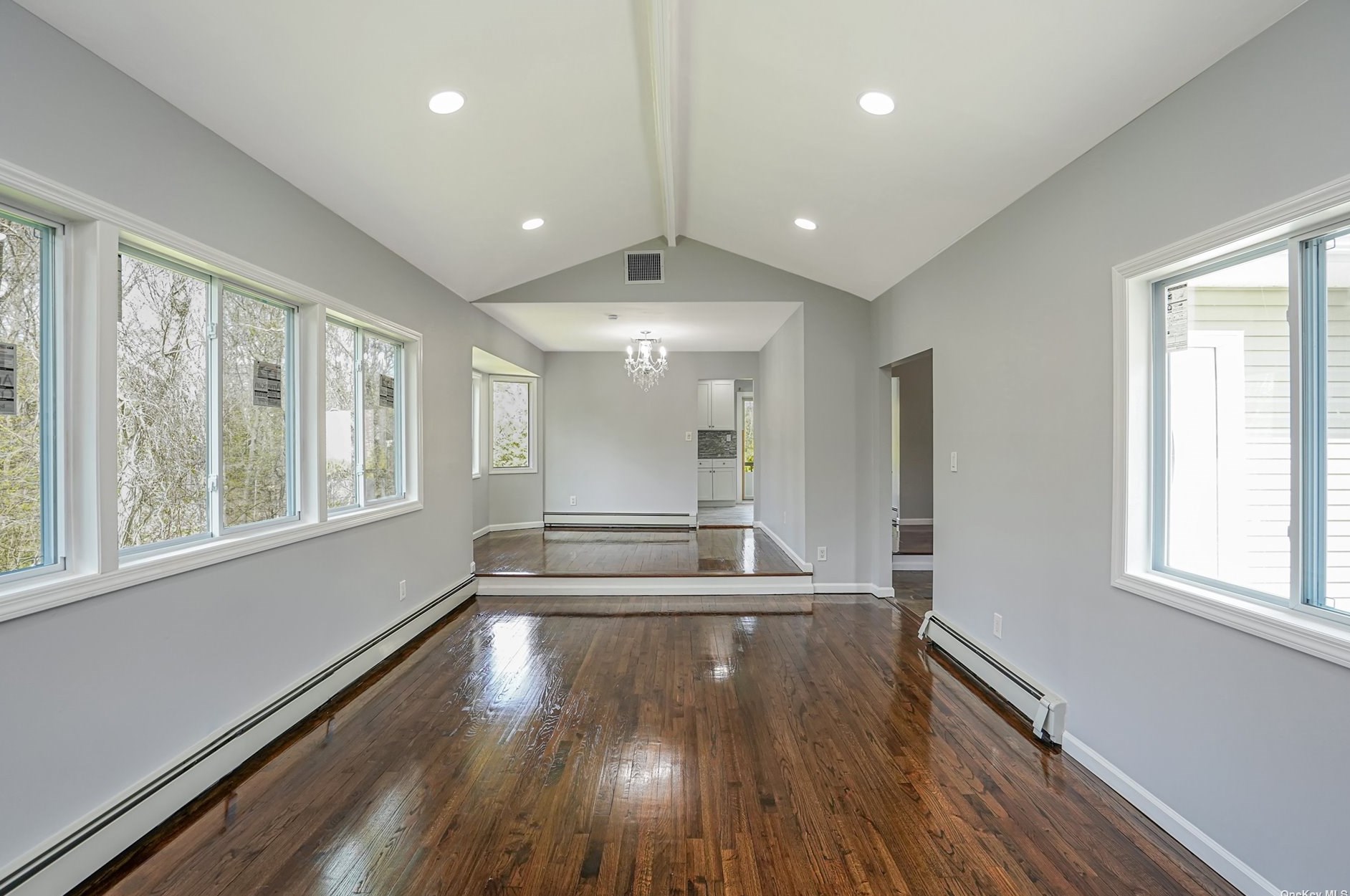 6 Monroe Ct, Smithtown NY  11787-1267 exterior